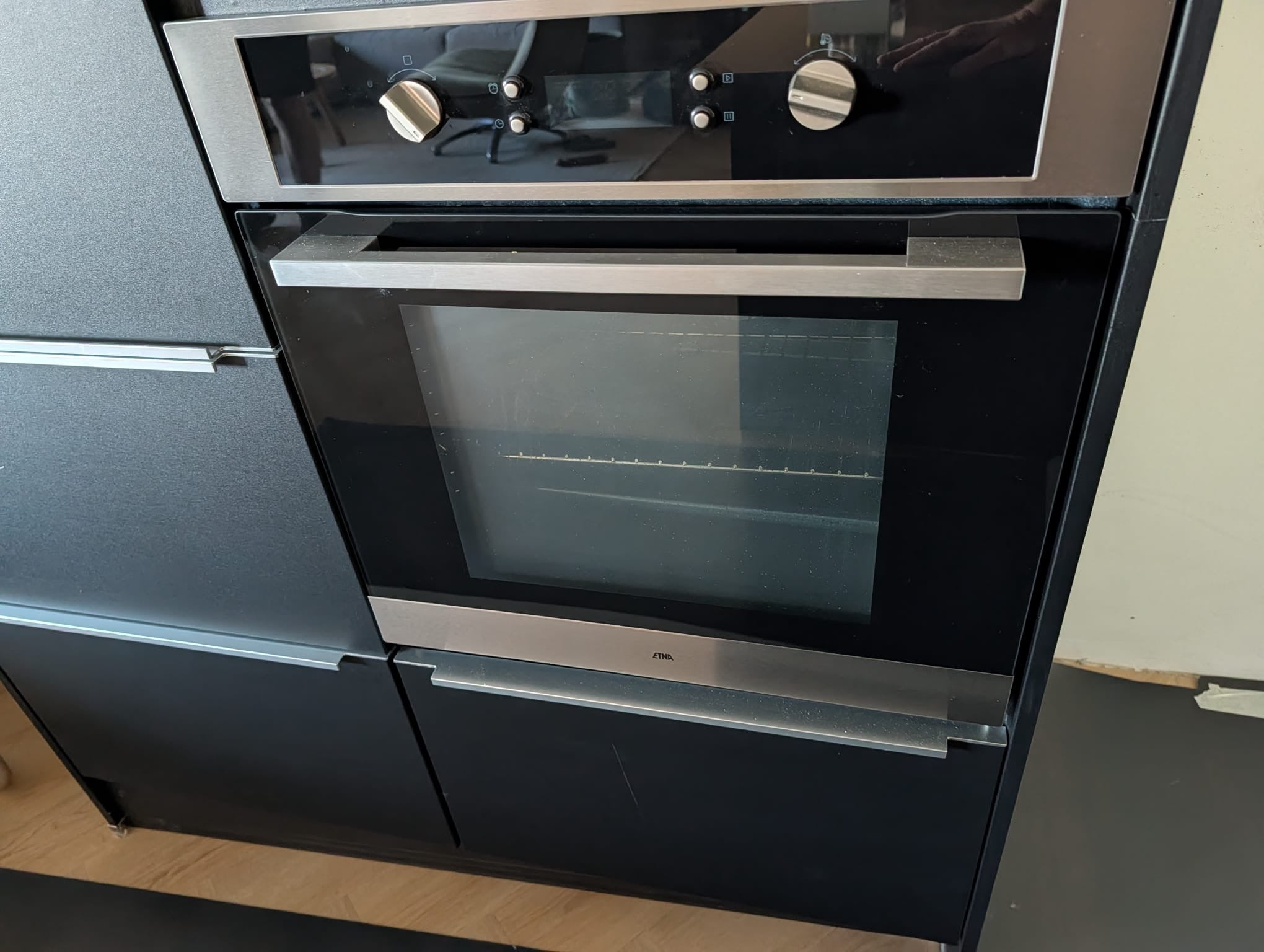 05069 - Moderne zwarte eilandkeuken