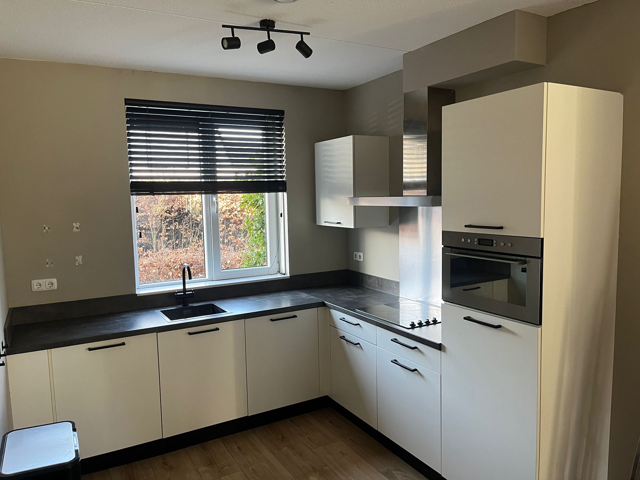 03184 - Witte hoekkeuken