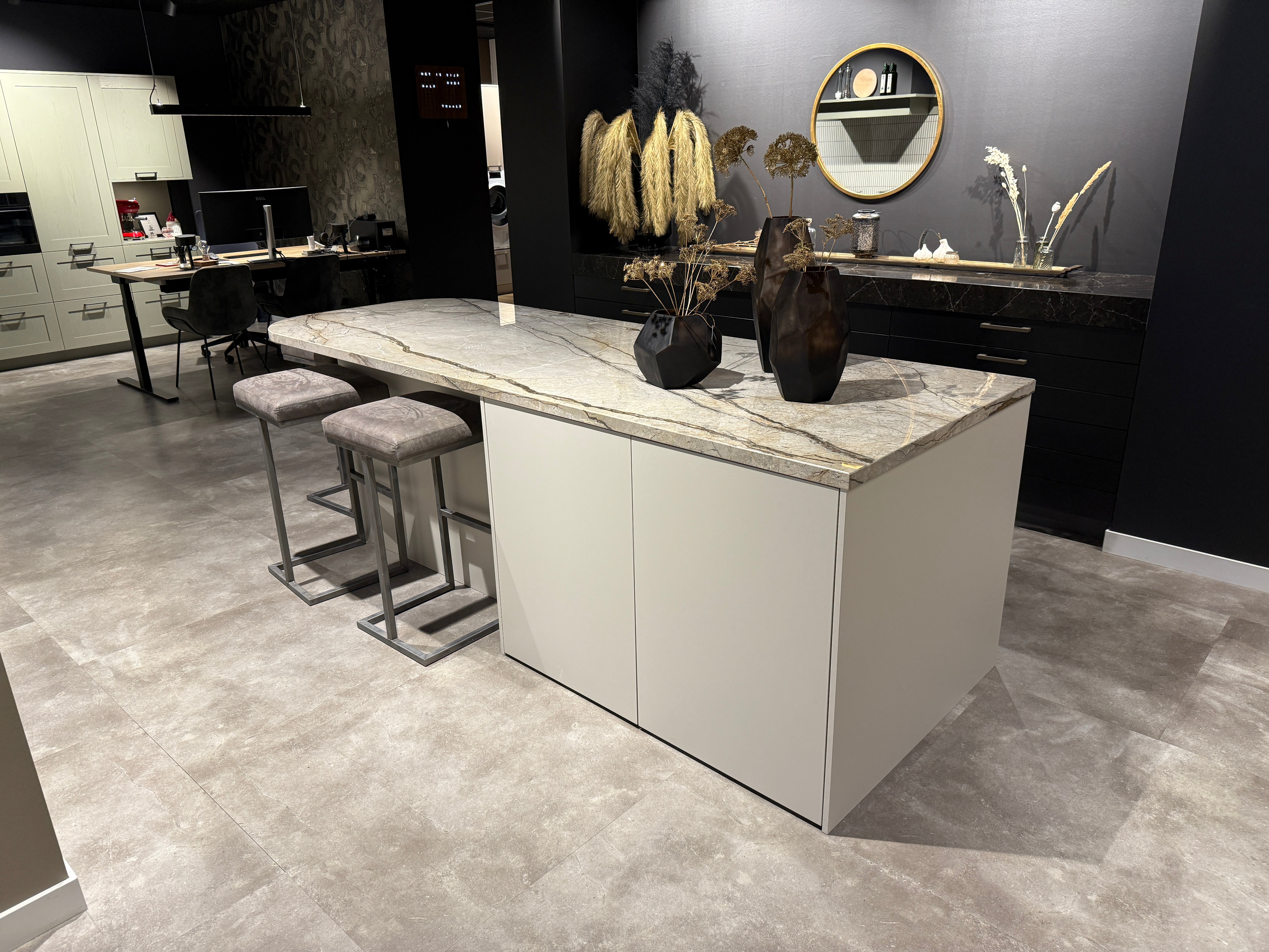 02568 - Los eiland met marmer blad