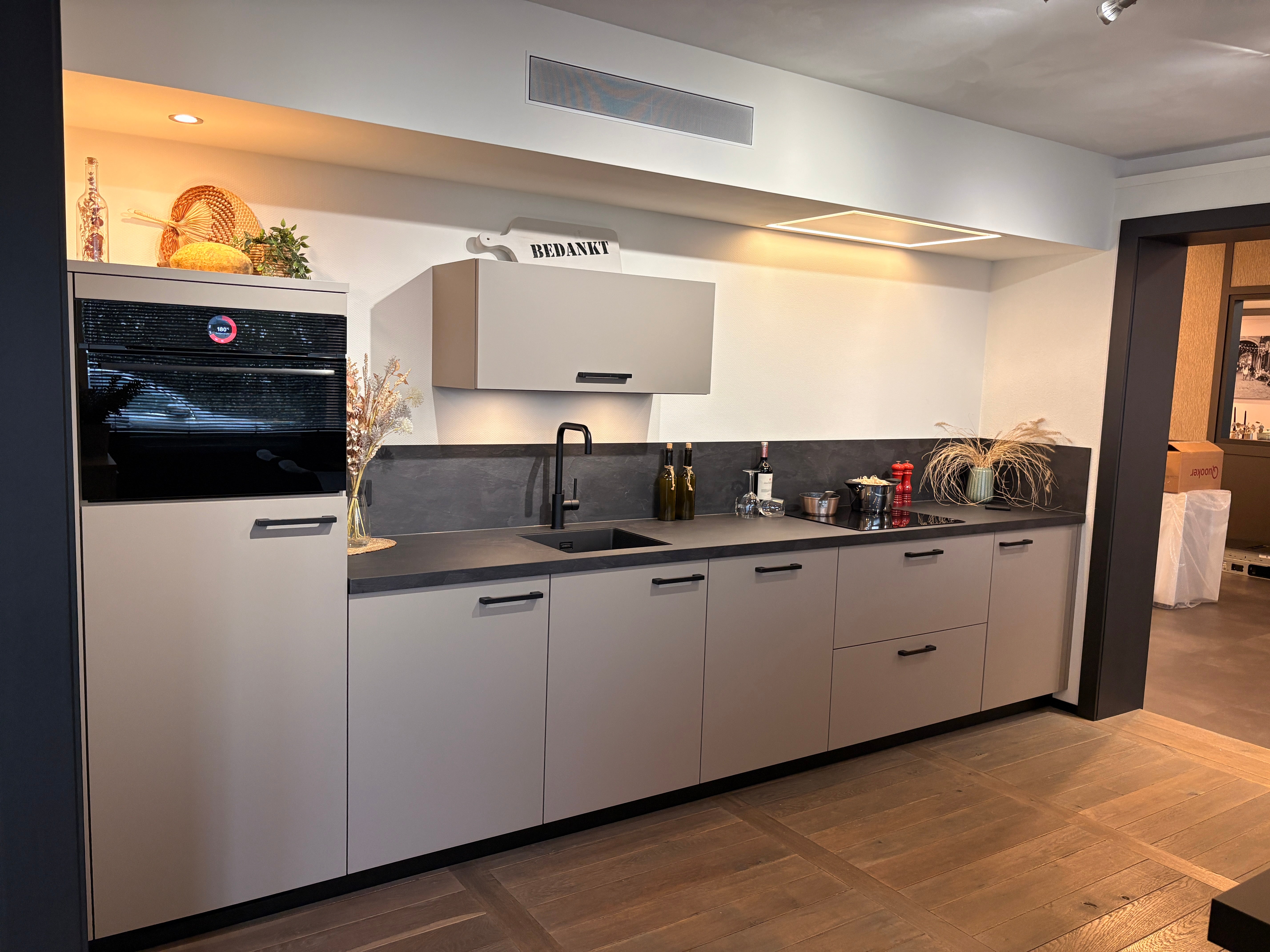 04303 - Beton grijze recht keuken