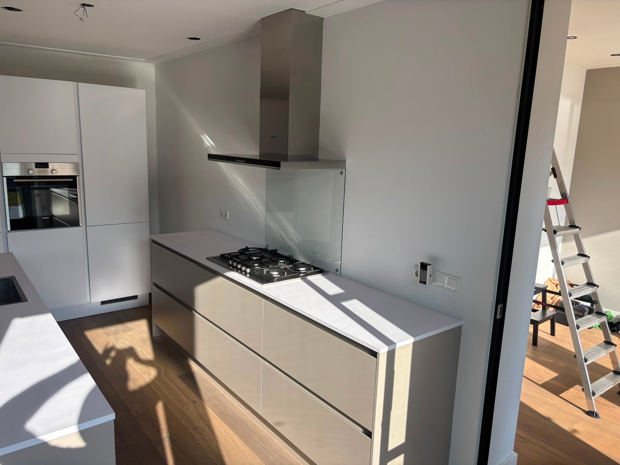 04755 - Beige eilandkeuken
