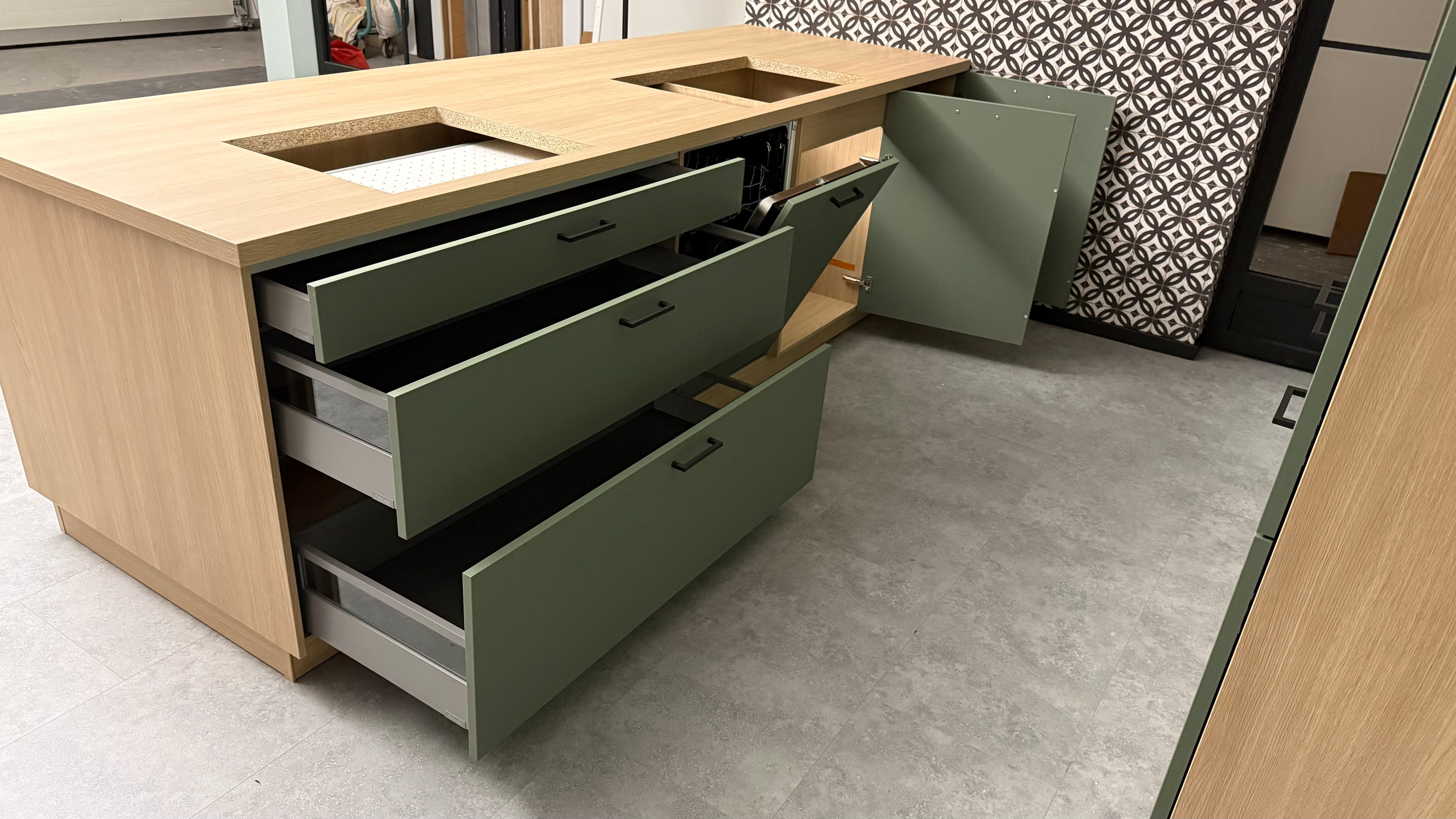 02612 - Eucalyptusgroene Schuller keuken