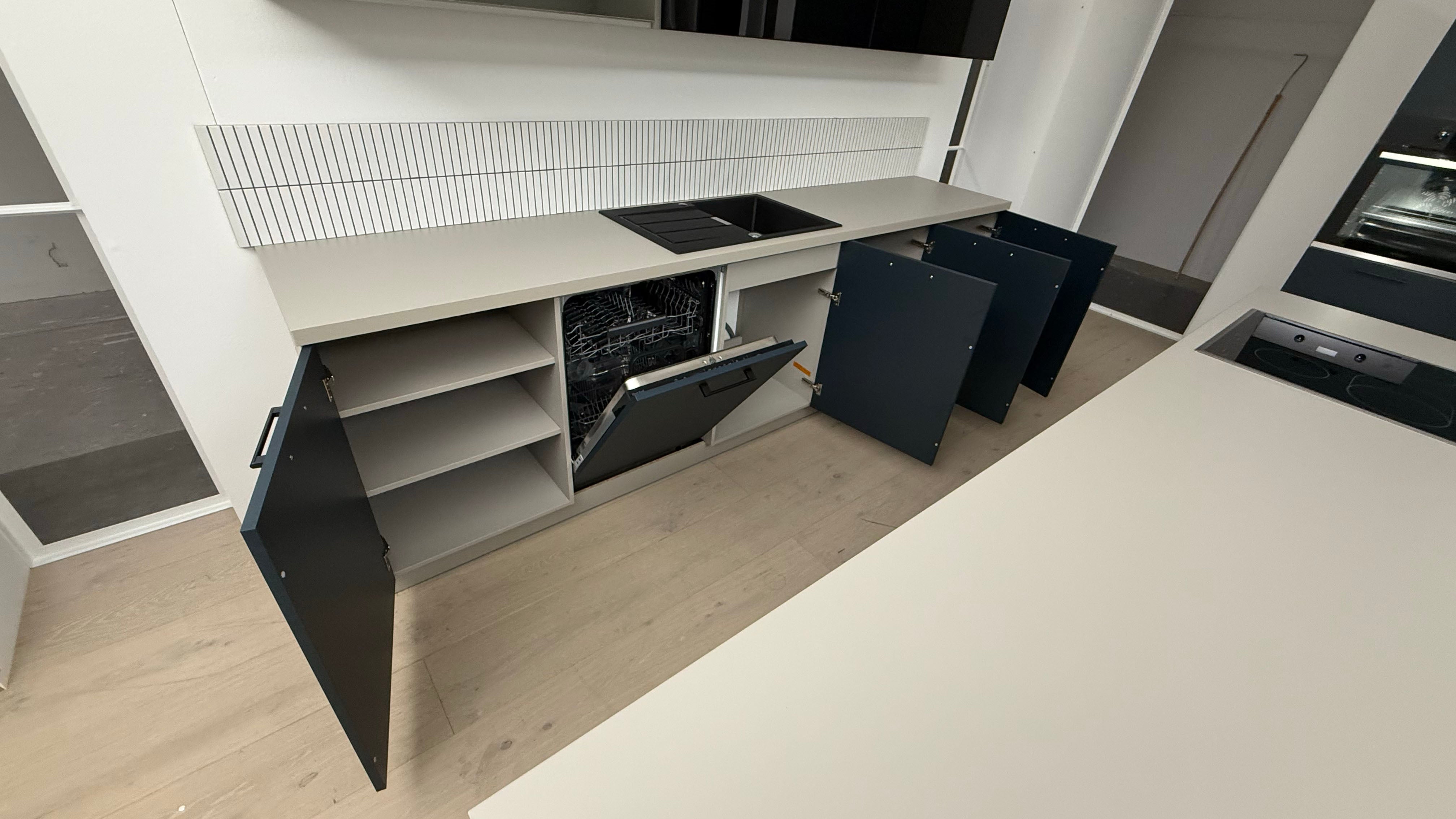 02618 - Diepblauw mat AFP eilandkeuken