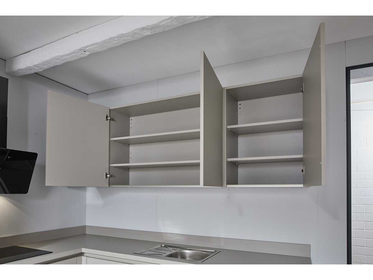 04819 - Schüller hoekkeuken in kiezelgrijs met houtlook kastenwand