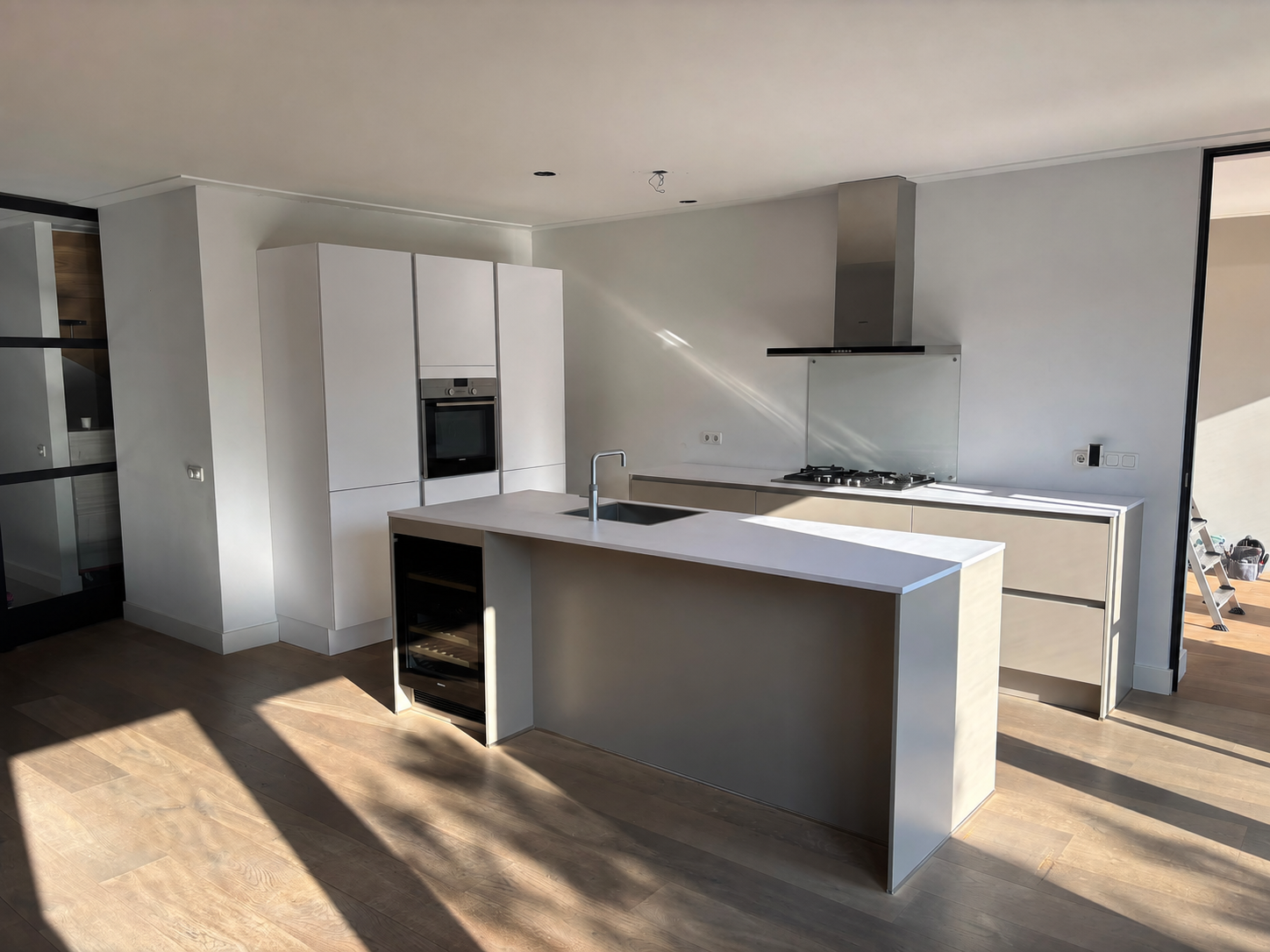 04755 - Beige eilandkeuken
