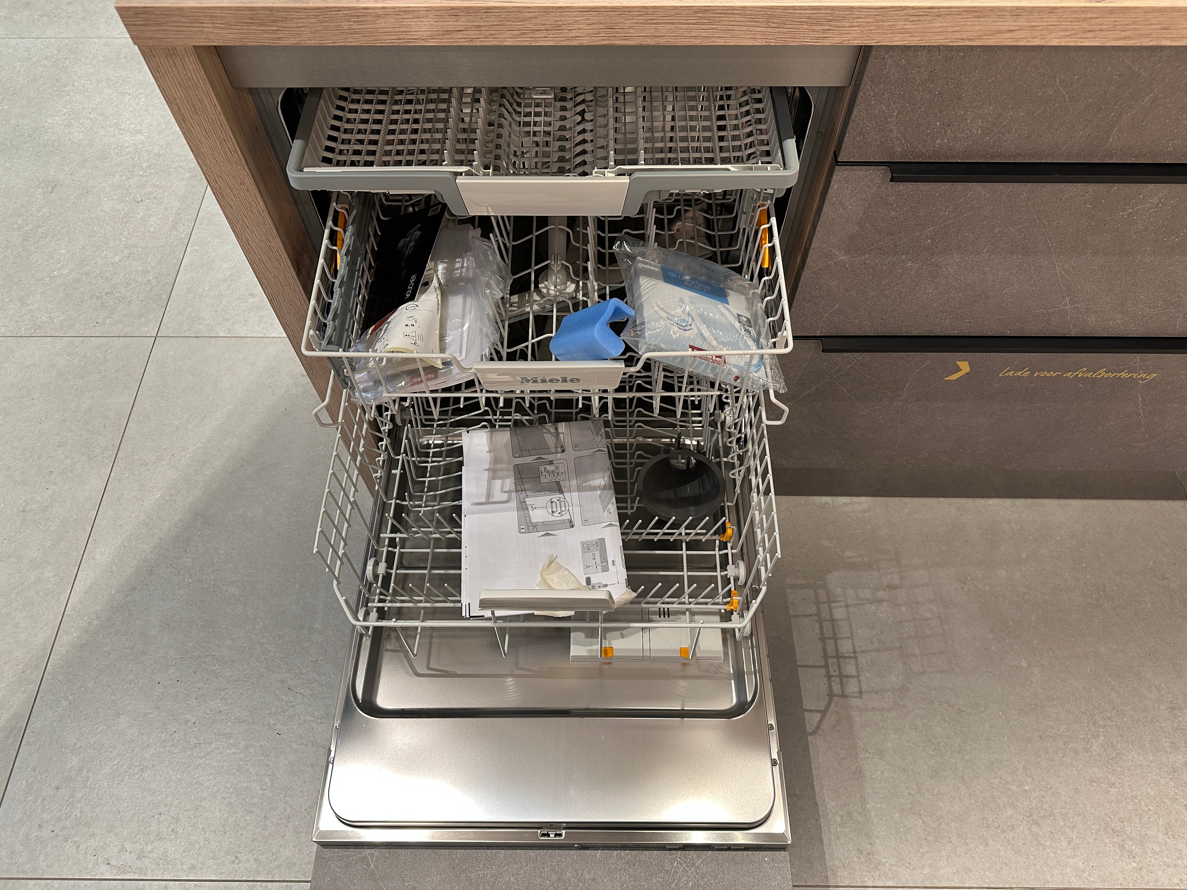 02118 - Beton grijze eilandkeuken