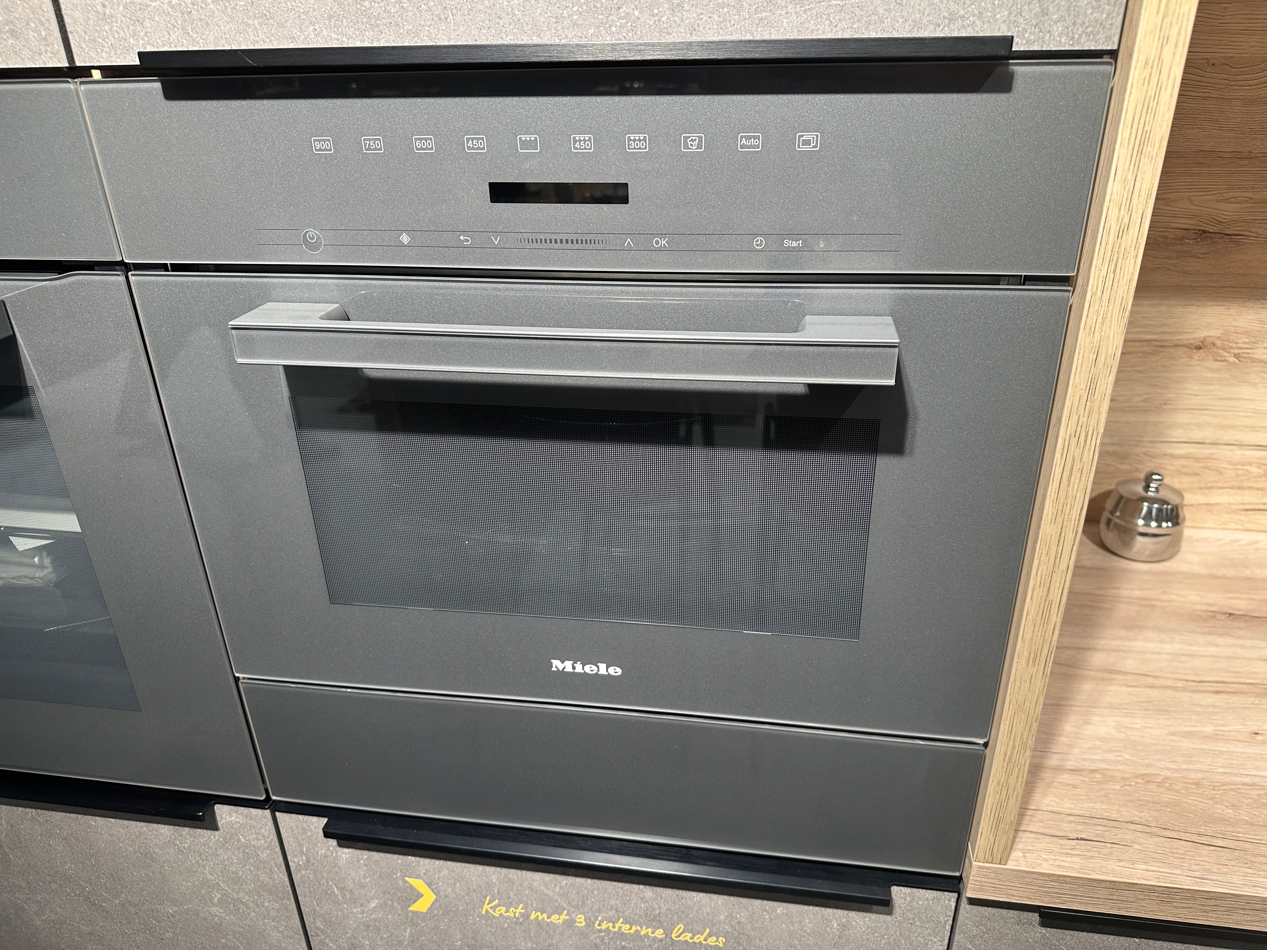 02118 - Beton grijze eilandkeuken