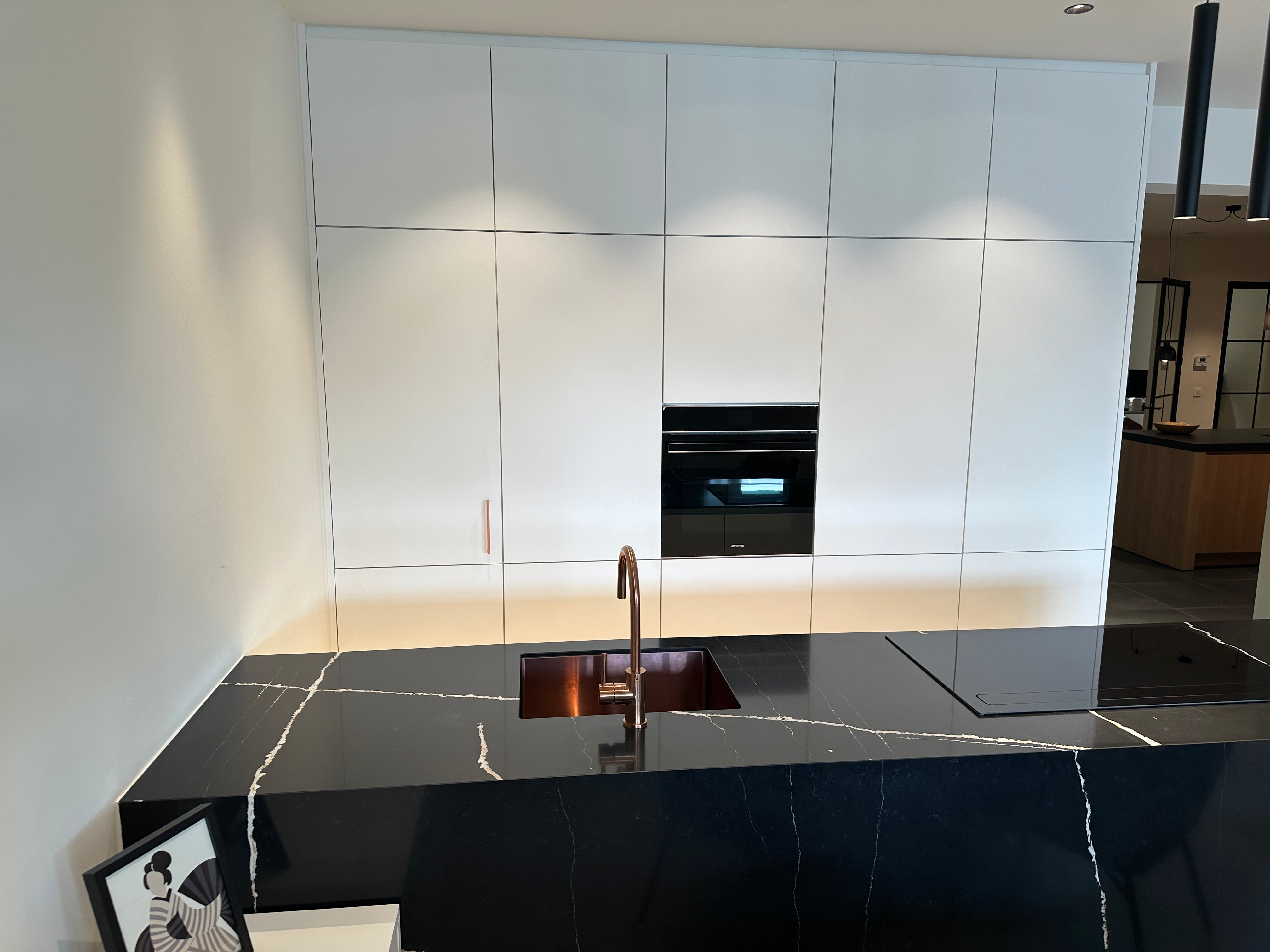 02256 - Moderne eilandkeuken met tv meubel