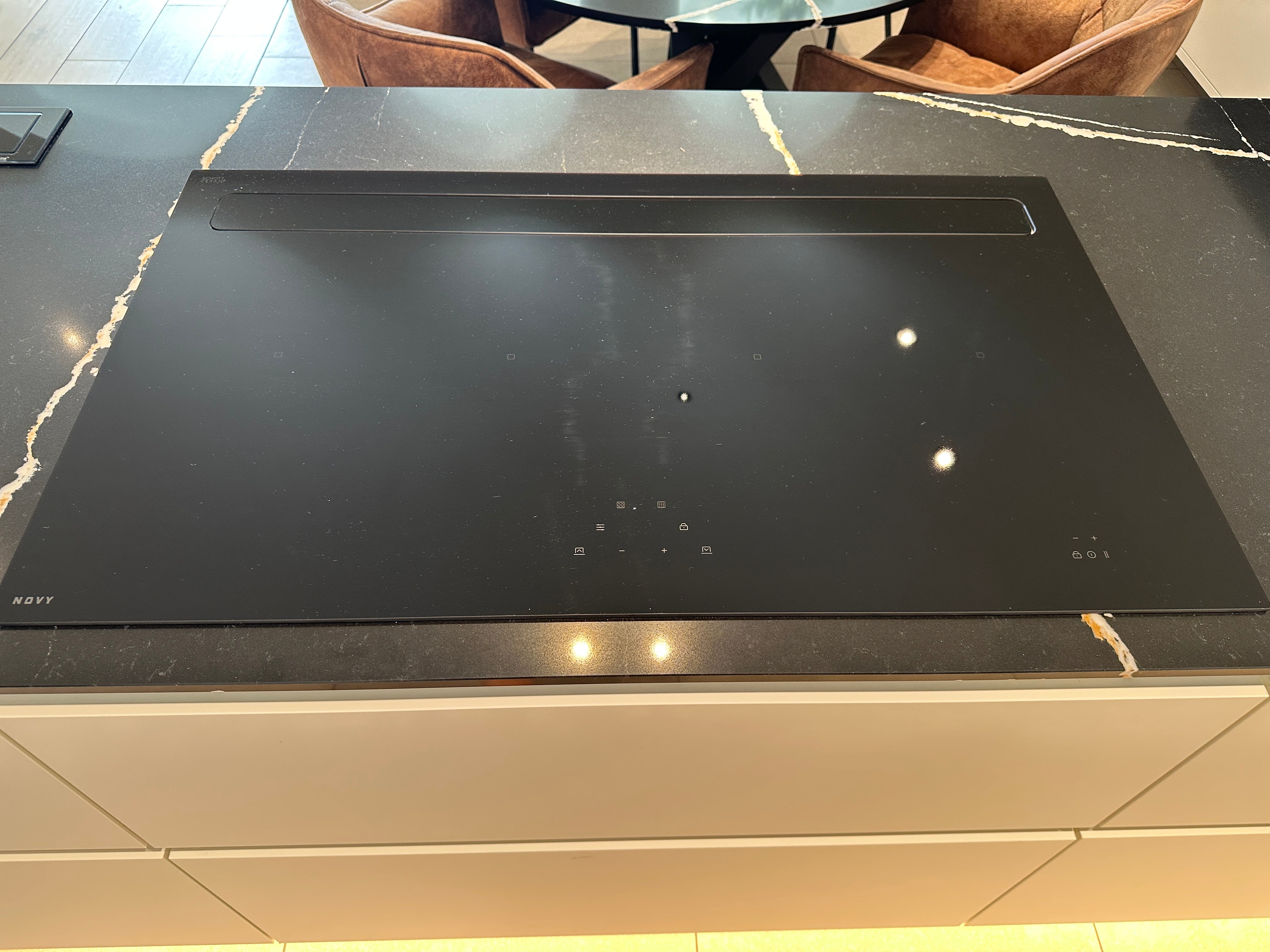 02256 - Moderne eilandkeuken met tv meubel