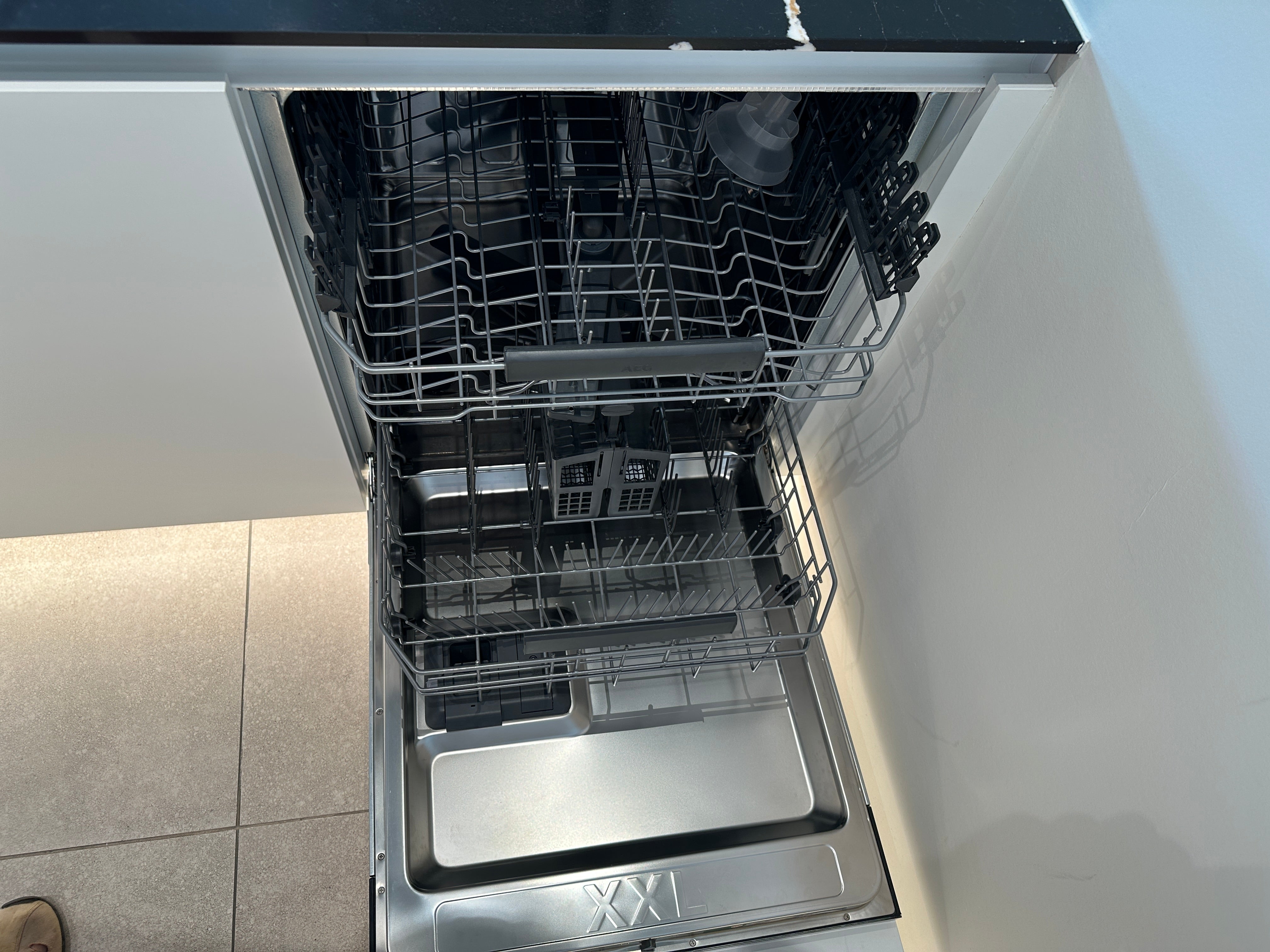 02256 - Moderne eilandkeuken met tv meubel