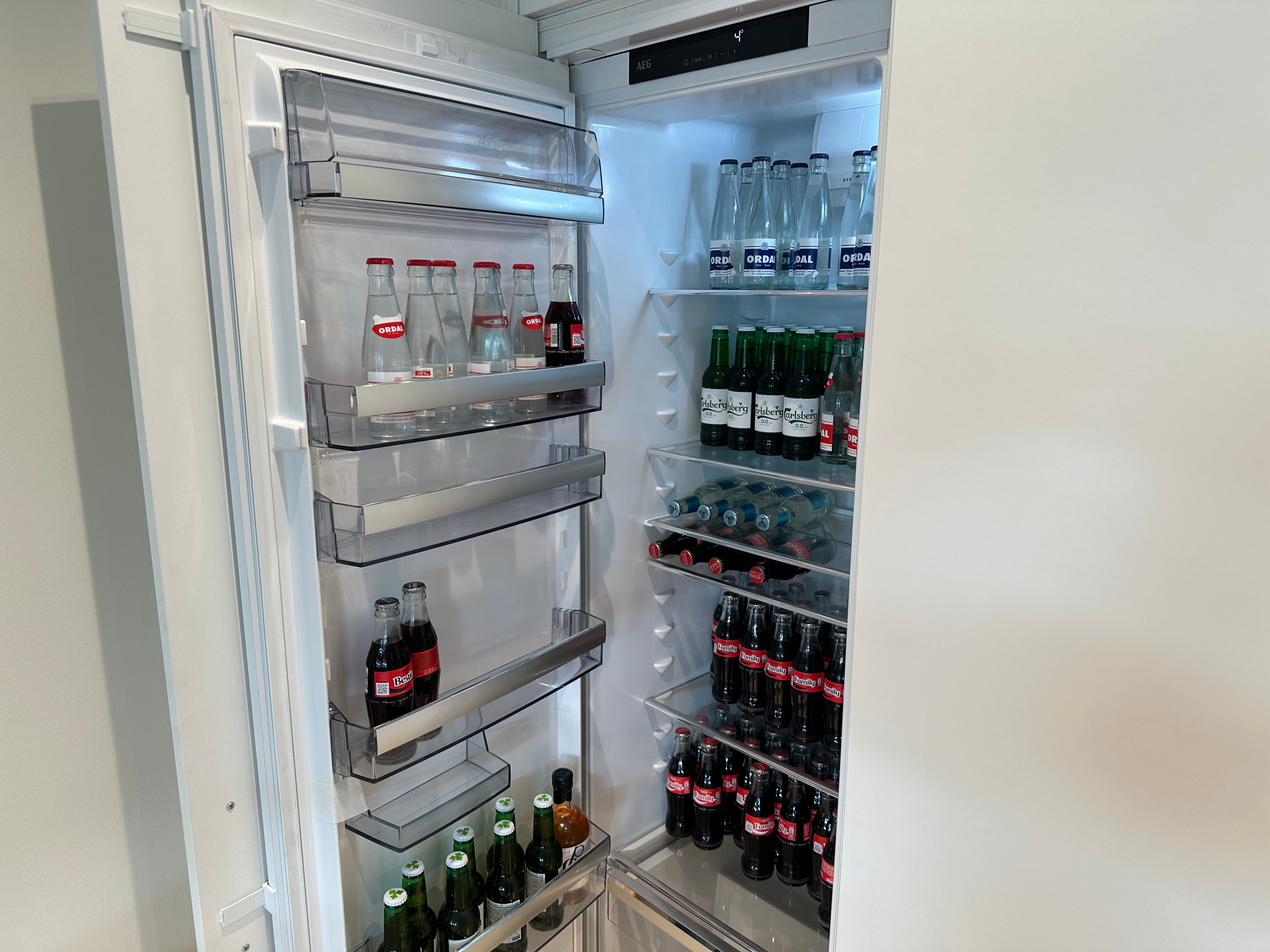 02256 - Moderne eilandkeuken met tv meubel