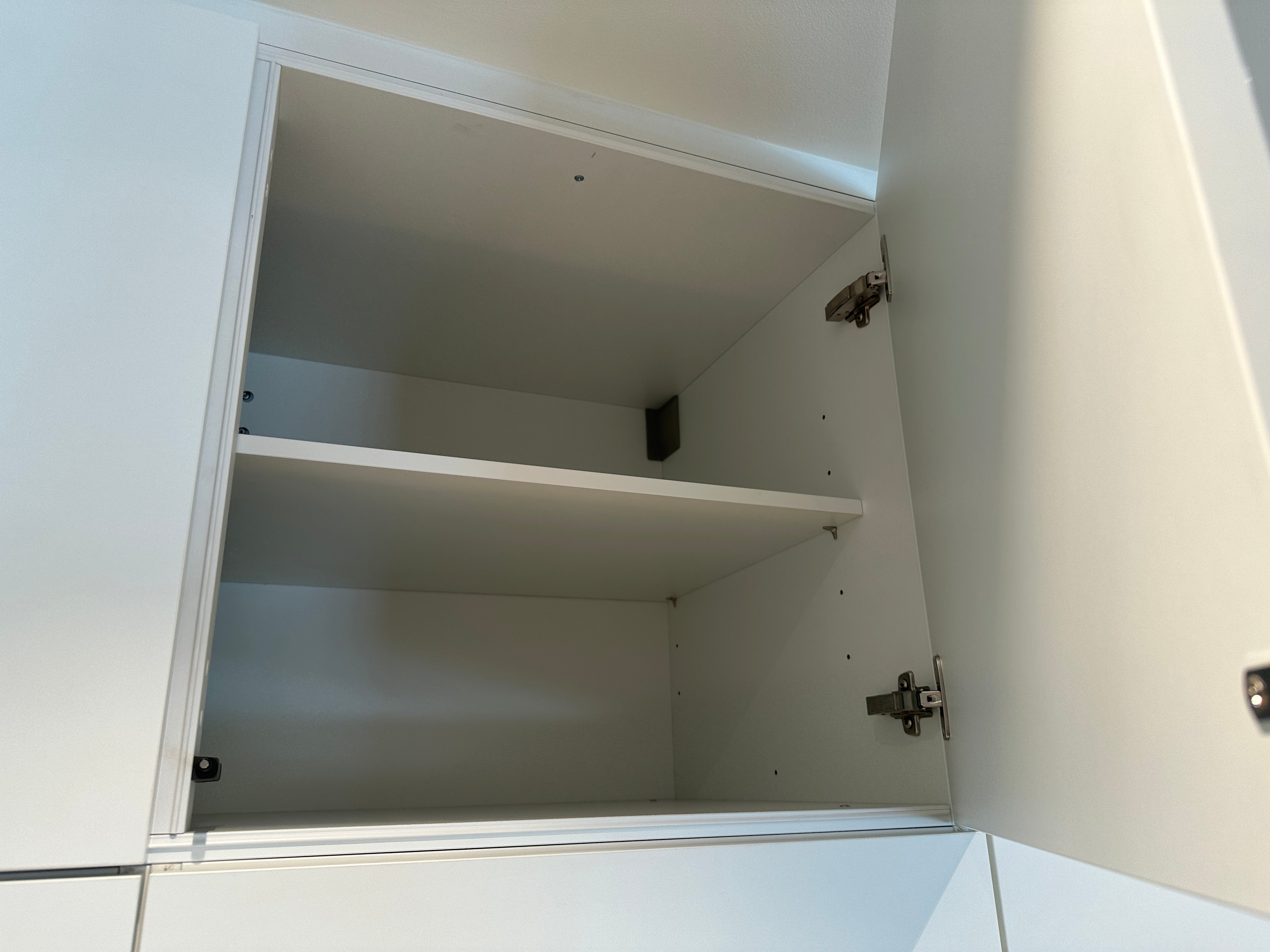 02256 - Moderne eilandkeuken met tv meubel