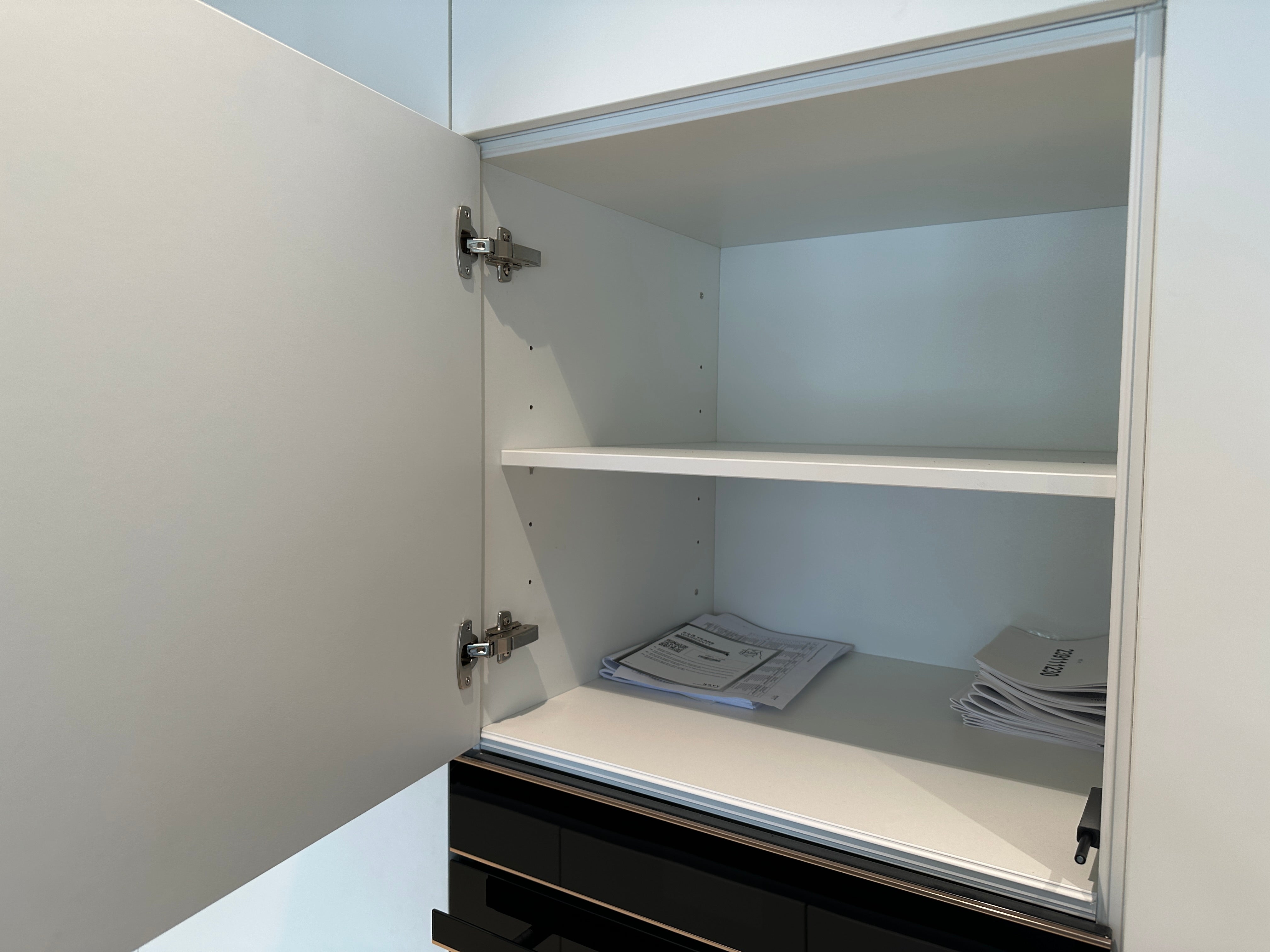 02256 - Moderne eilandkeuken met tv meubel