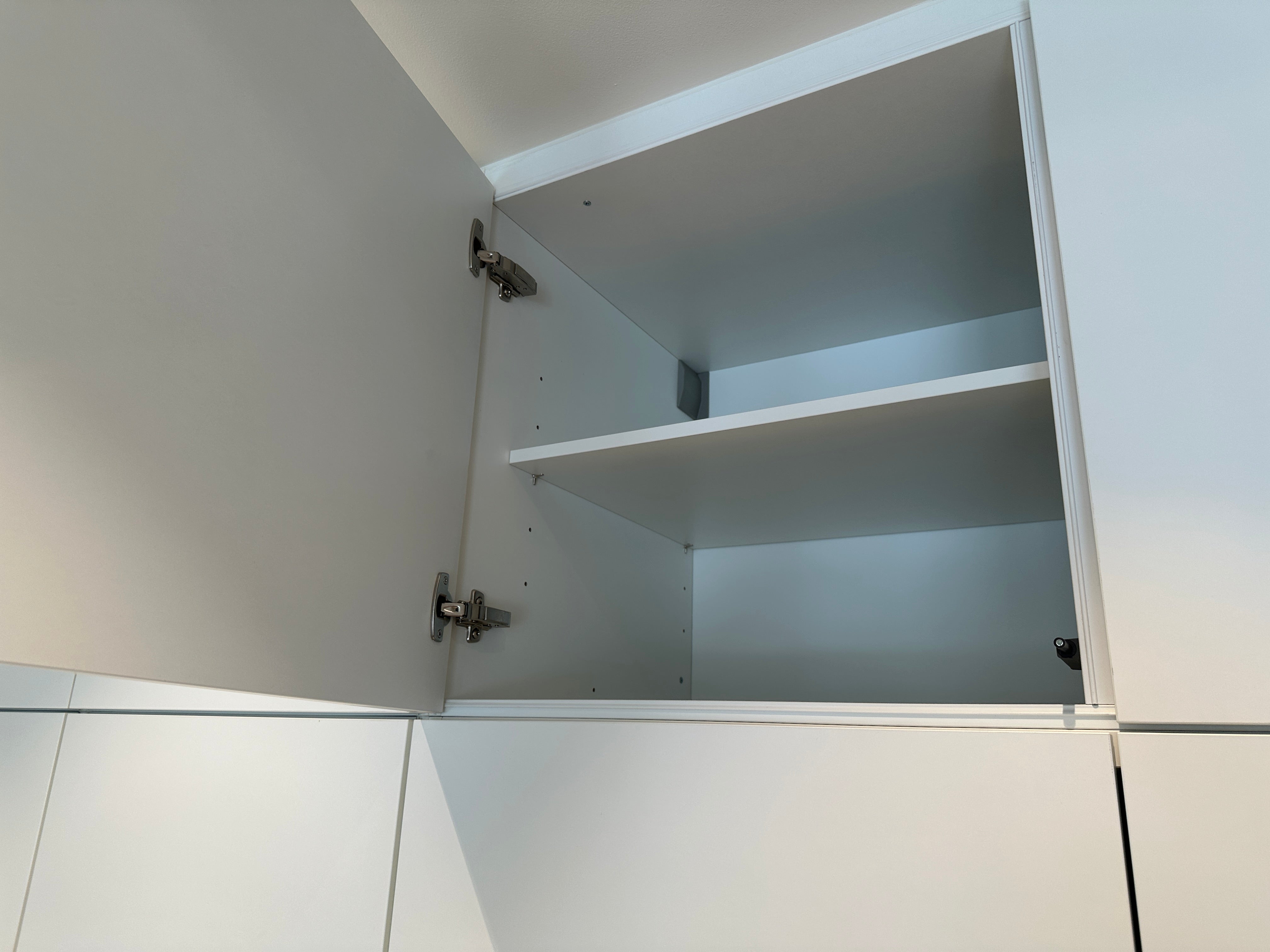 02256 - Moderne eilandkeuken met tv meubel