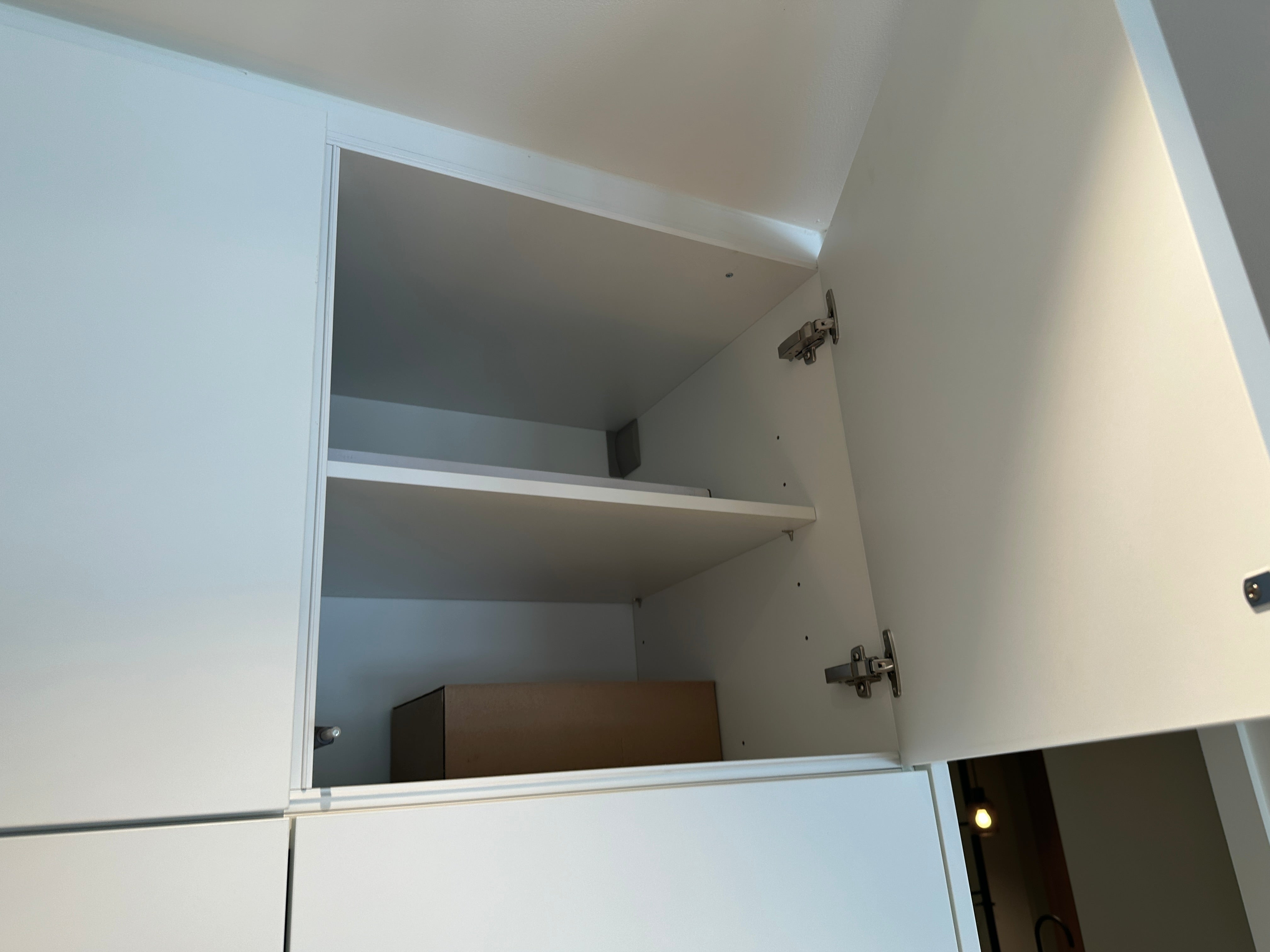 02256 - Moderne eilandkeuken met tv meubel