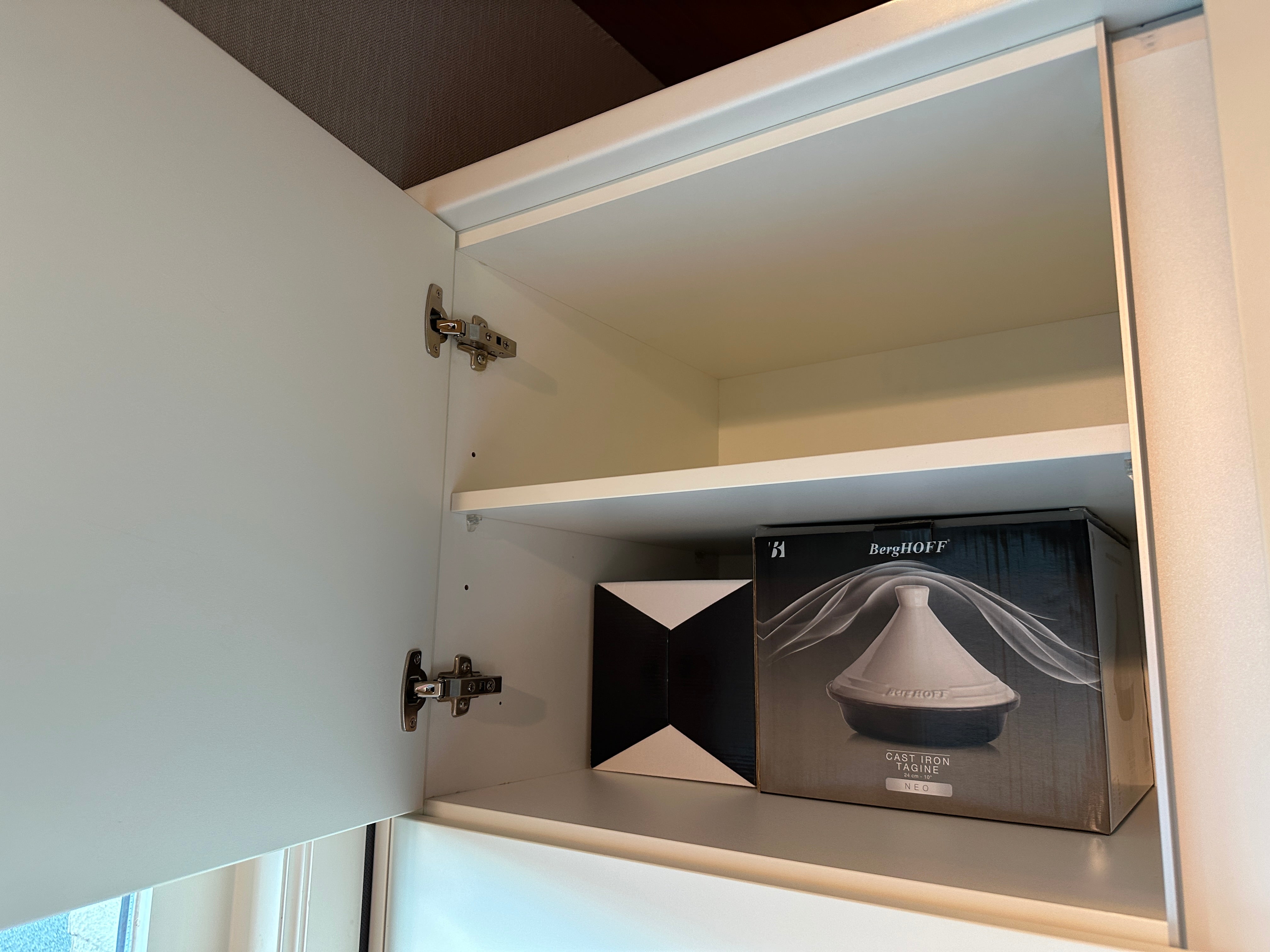 01716 - Witte schiereiland keuken met Gaggenau