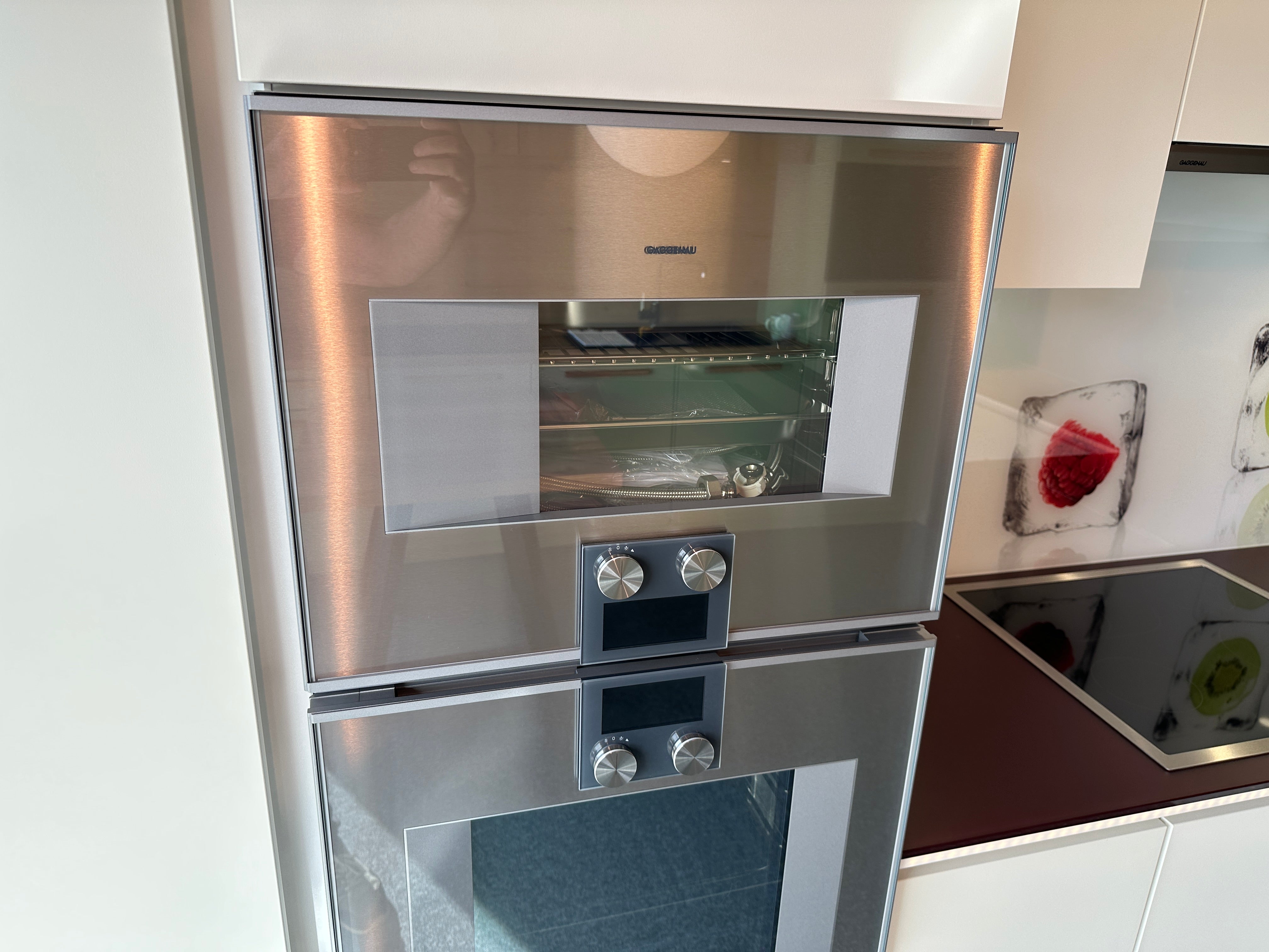 01716 - Witte schiereiland keuken met Gaggenau