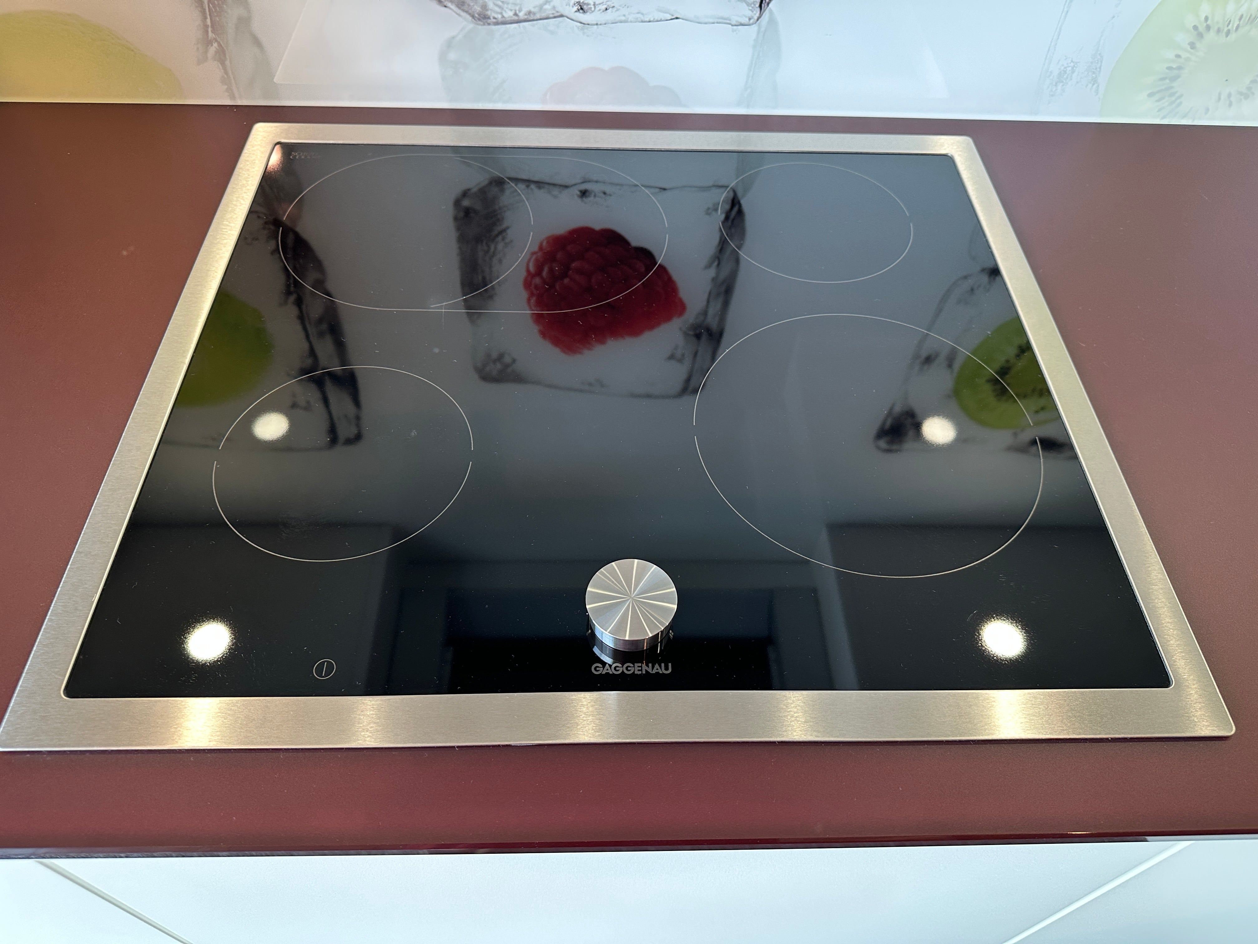 01716 - Witte schiereiland keuken met Gaggenau