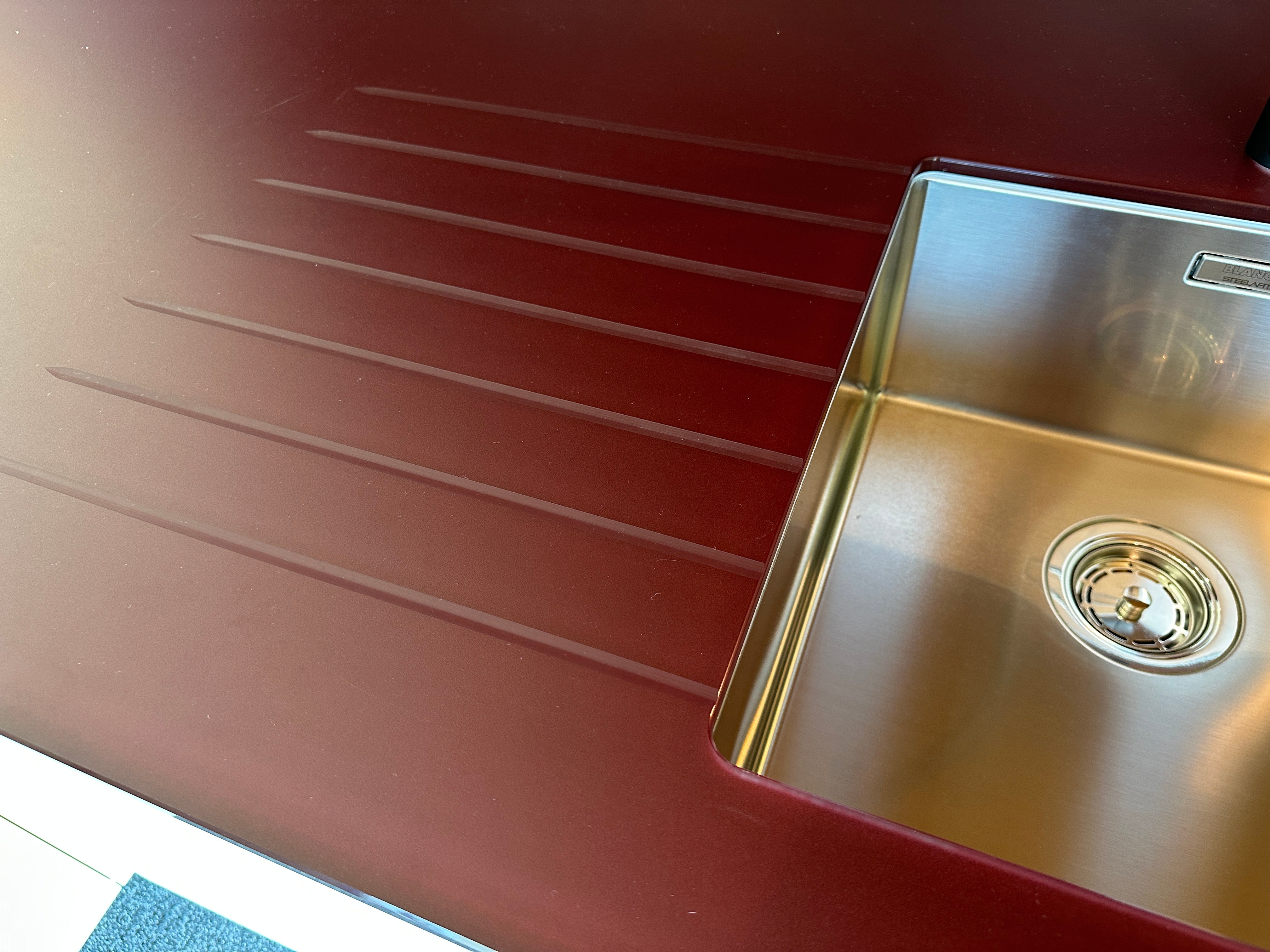01716 - Witte schiereiland keuken met Gaggenau