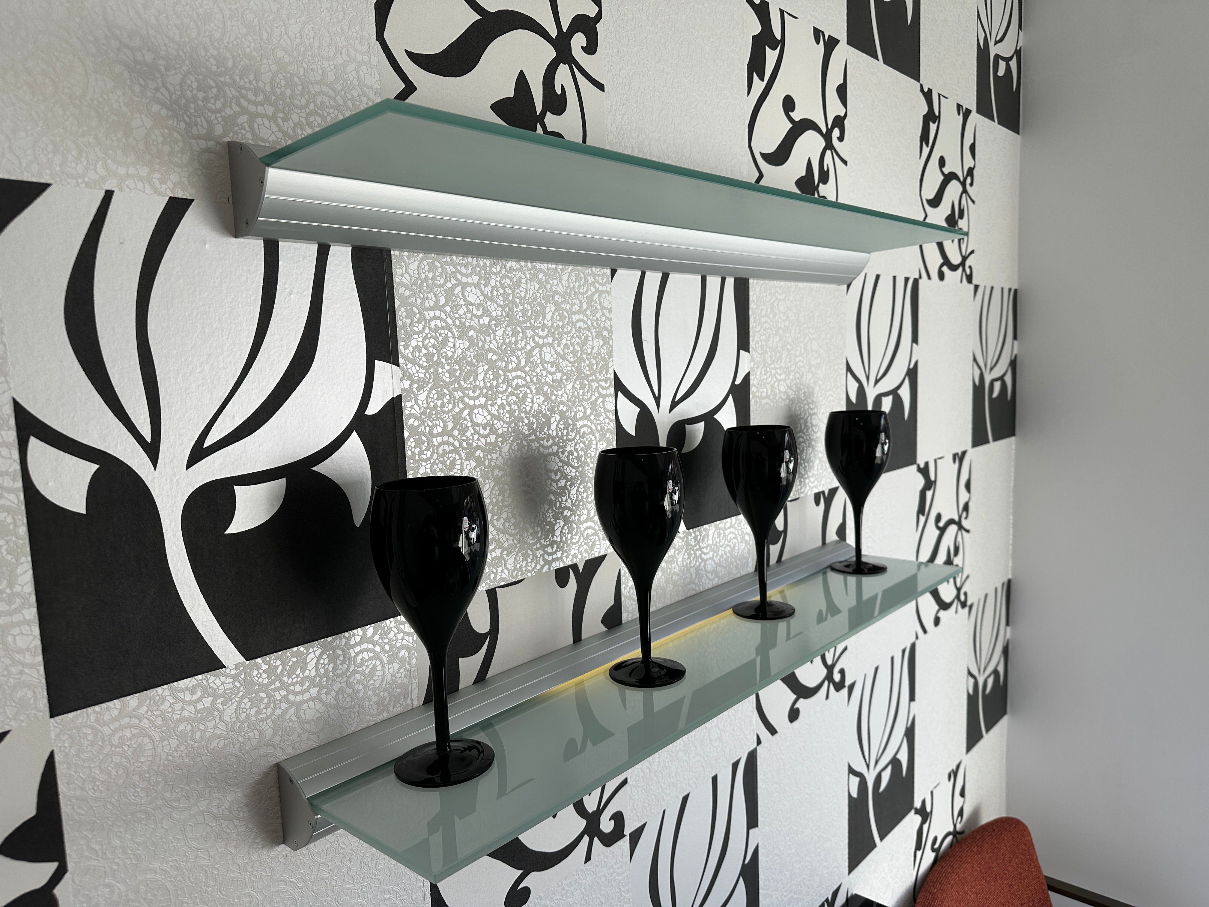 01720 - Witte eilandkeuken met bar