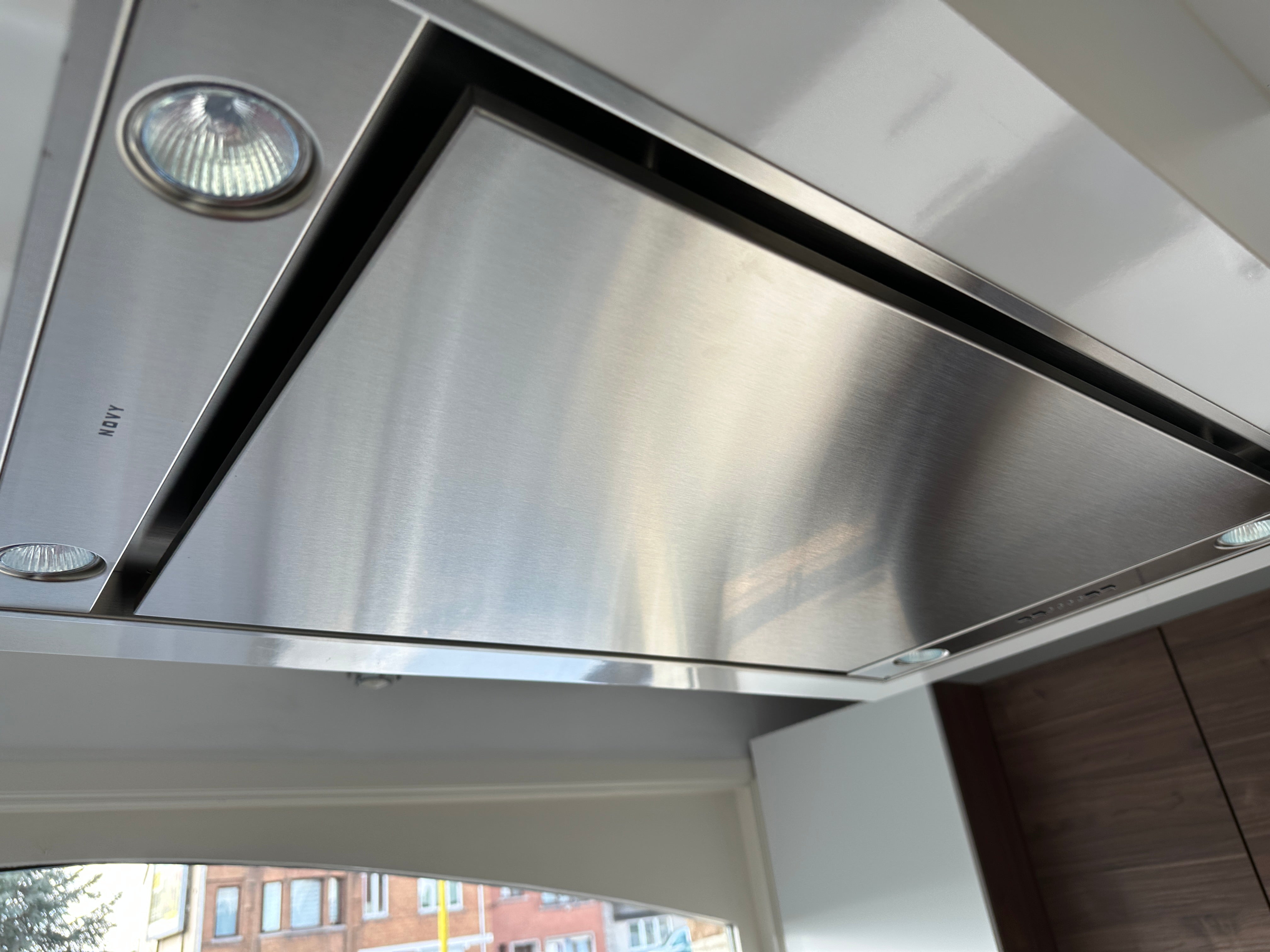 01720 - Witte eilandkeuken met bar