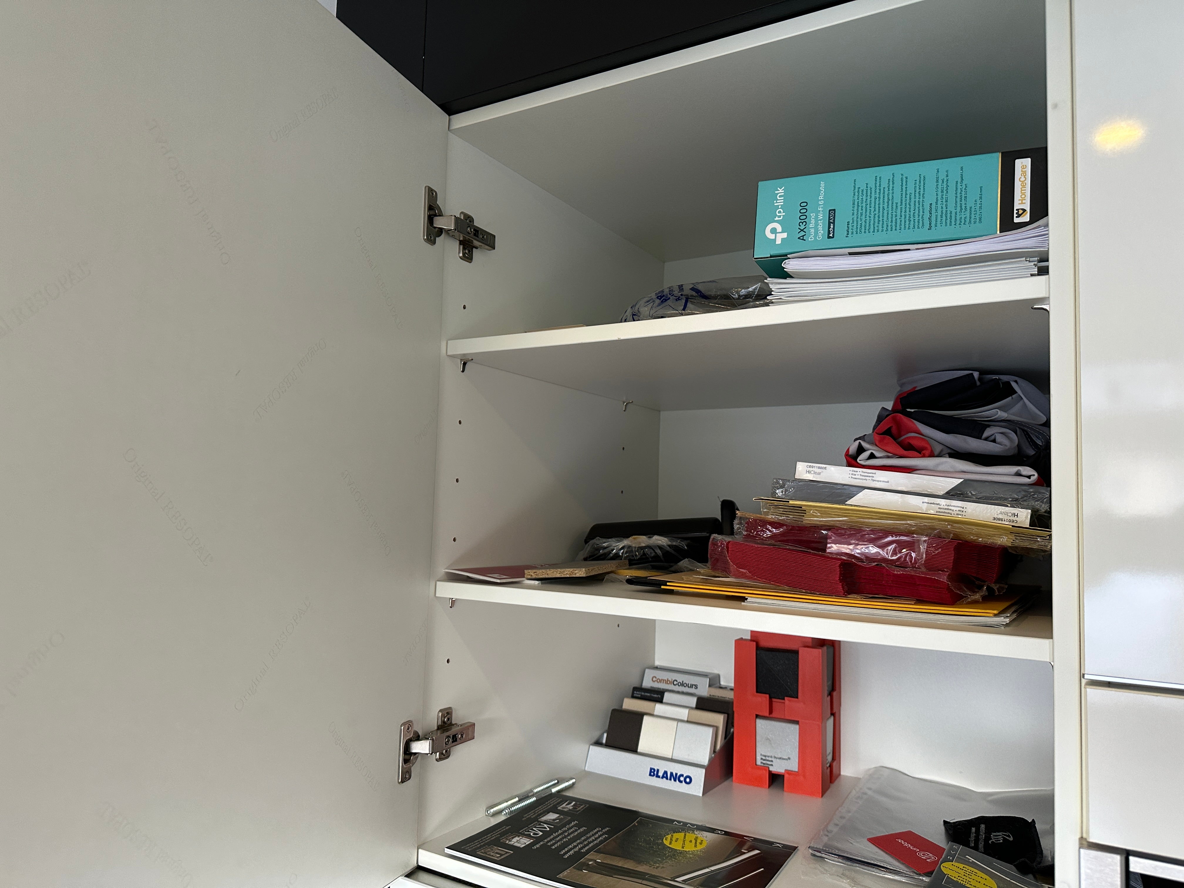 01720 - Witte eilandkeuken met bar