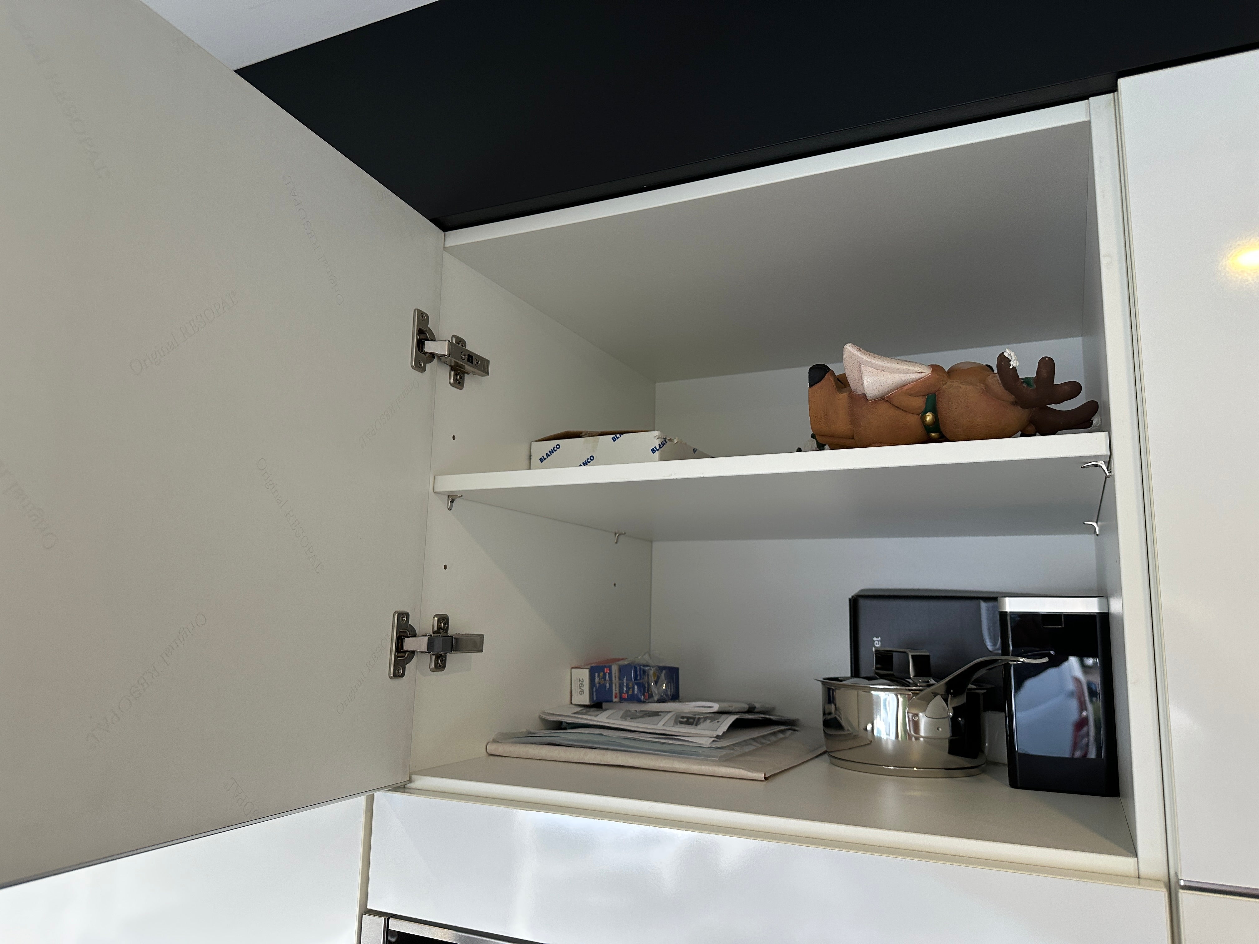 01720 - Witte eilandkeuken met bar