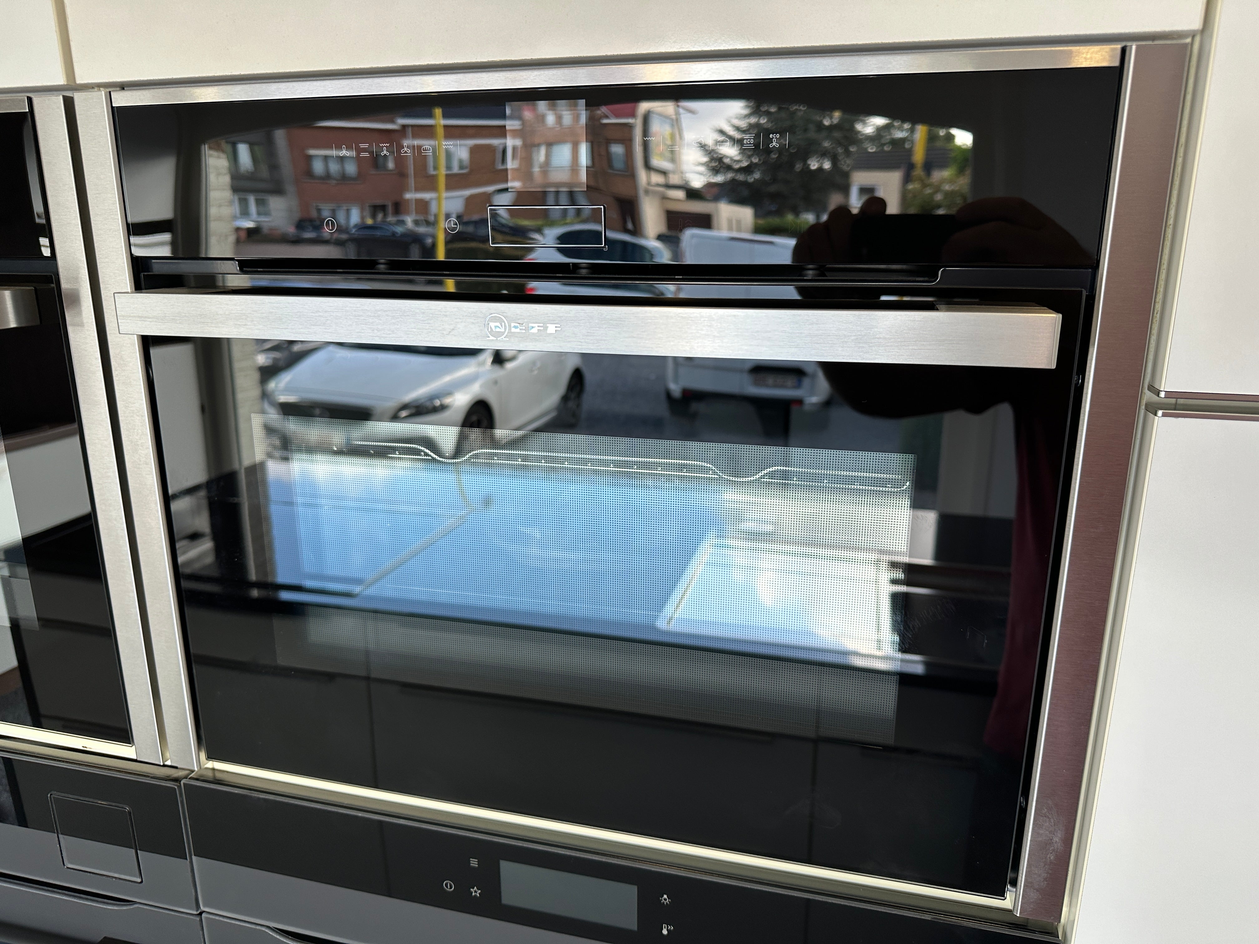 01720 - Witte eilandkeuken met bar