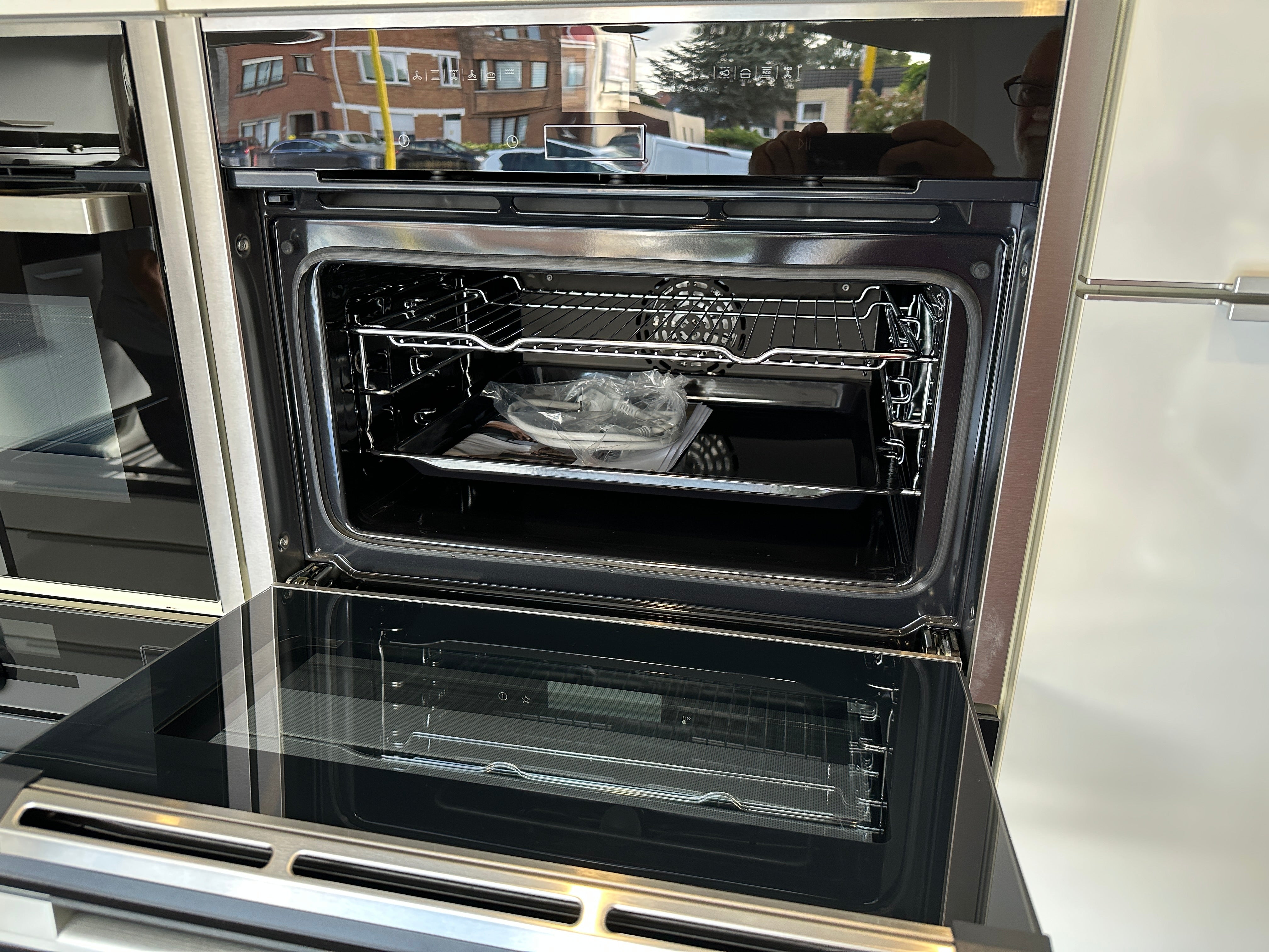 01720 - Witte eilandkeuken met bar