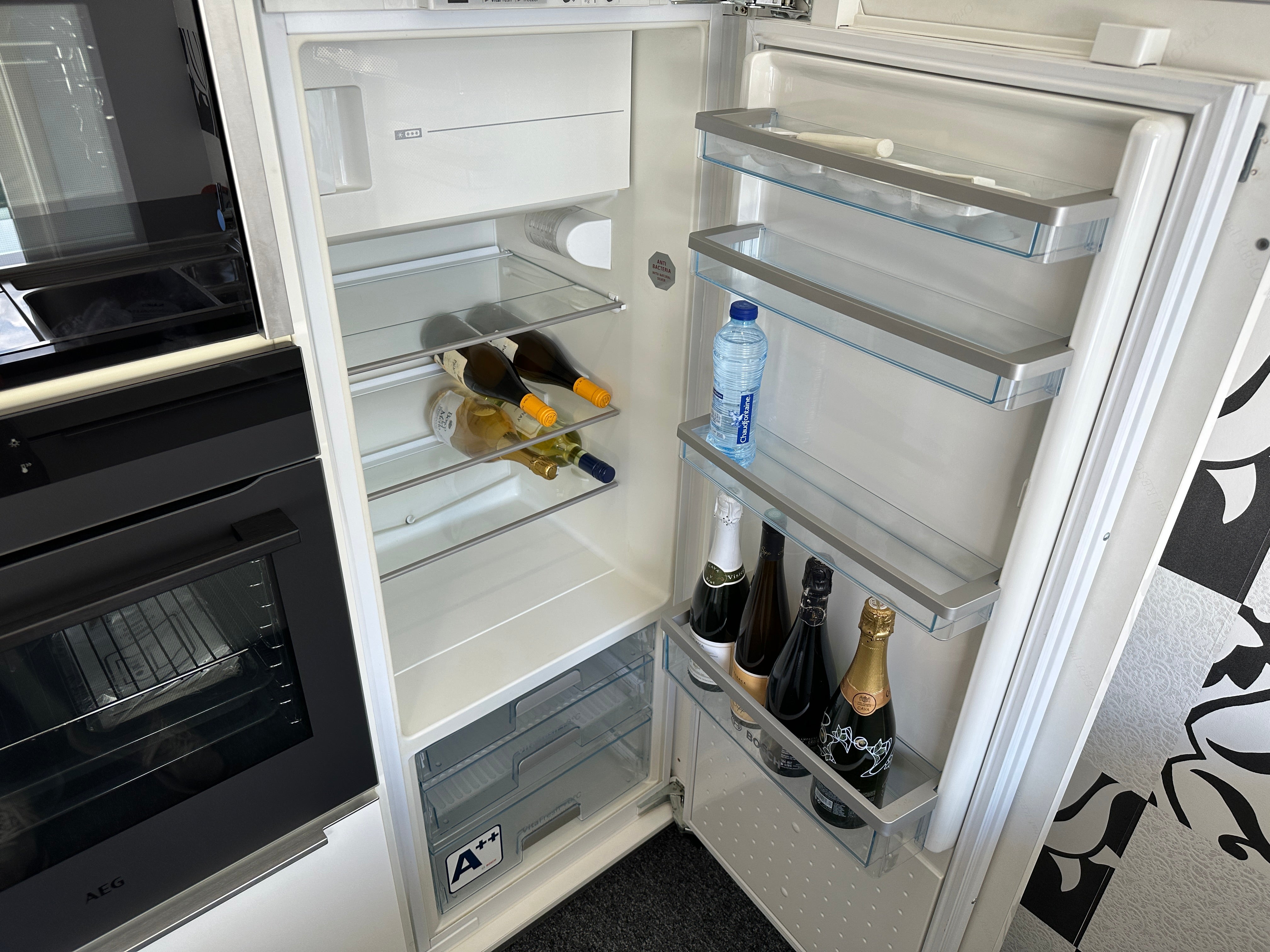 01720 - Witte eilandkeuken met bar