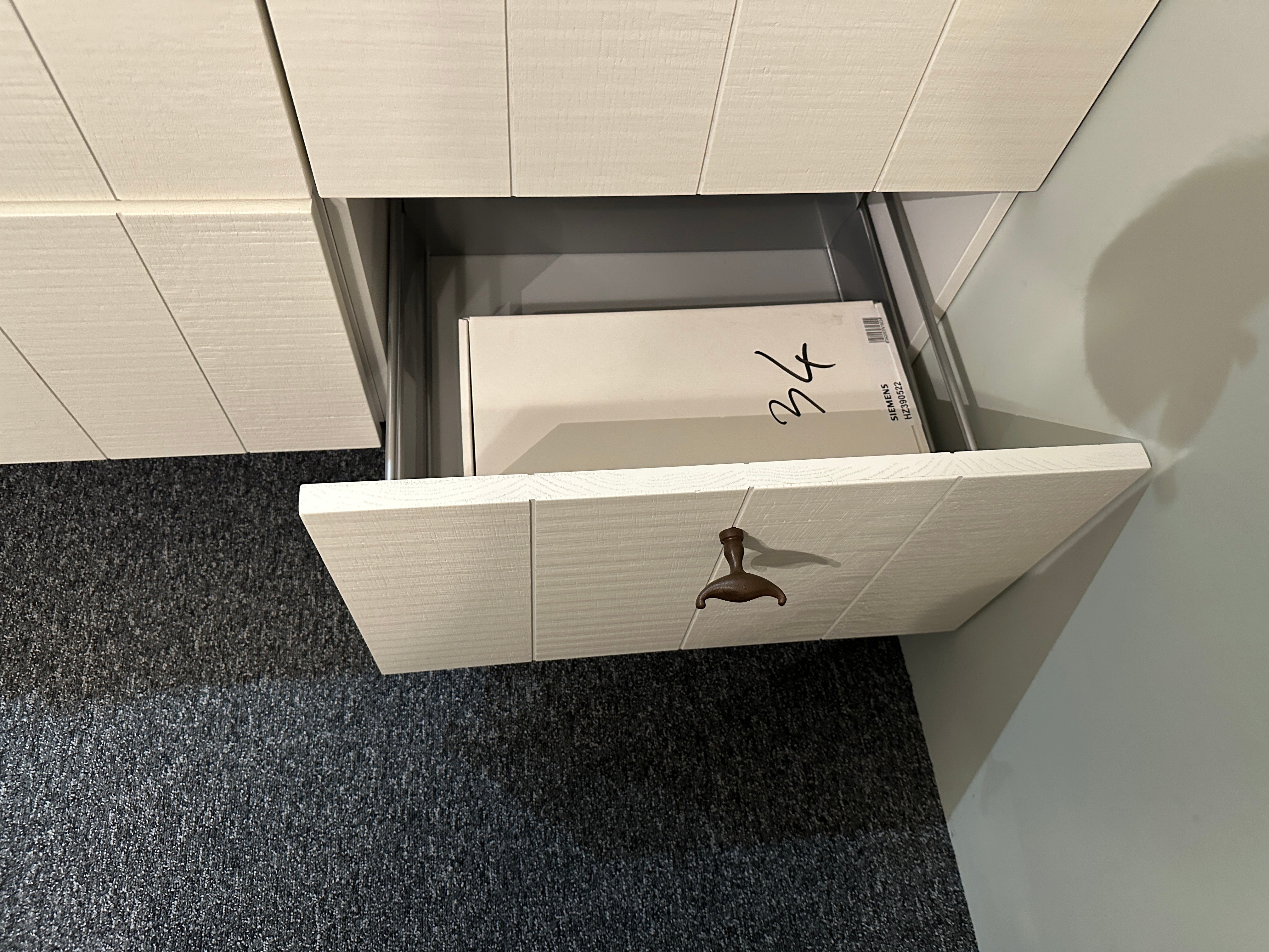 01706 - Witte schiereiland keuken met bar