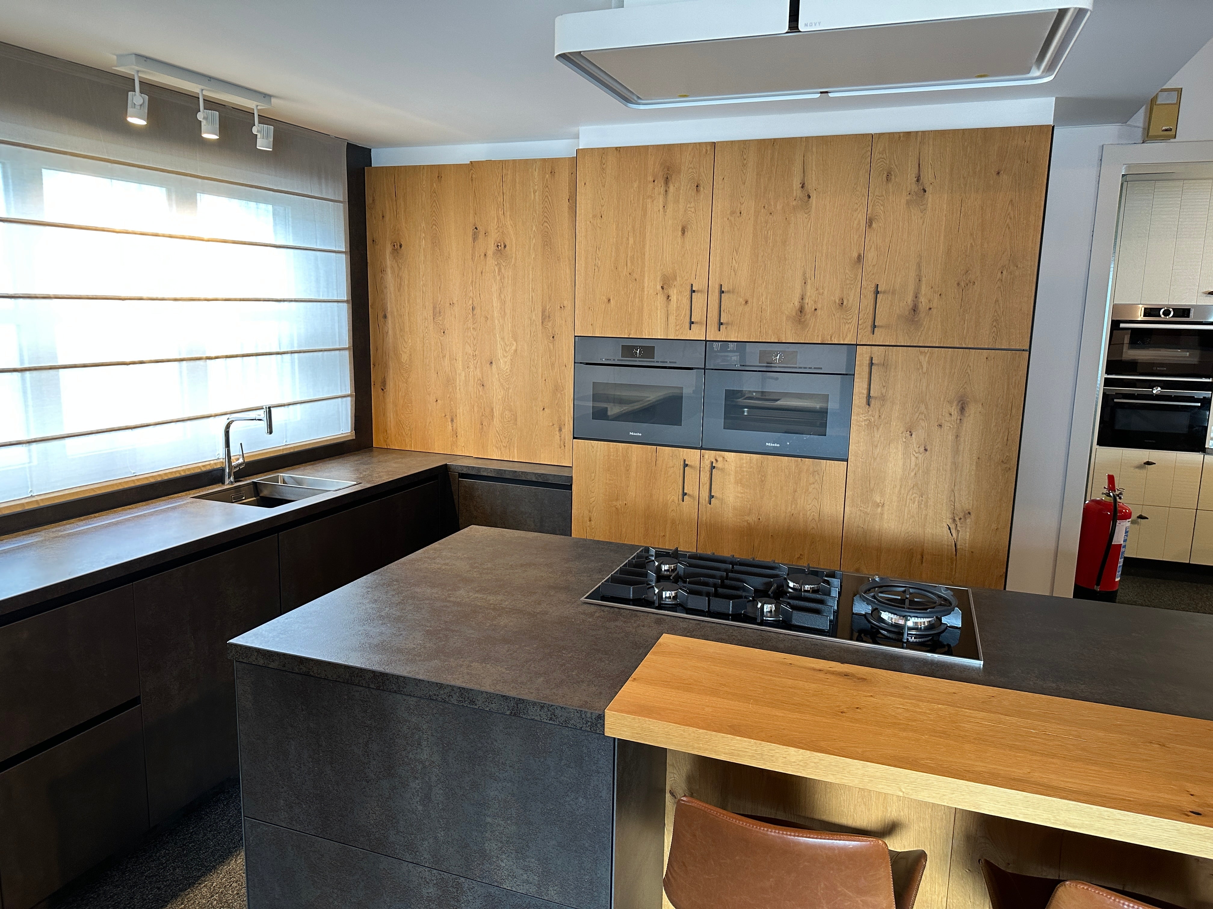 01704 - Beton- en houtlook eilandkeuken