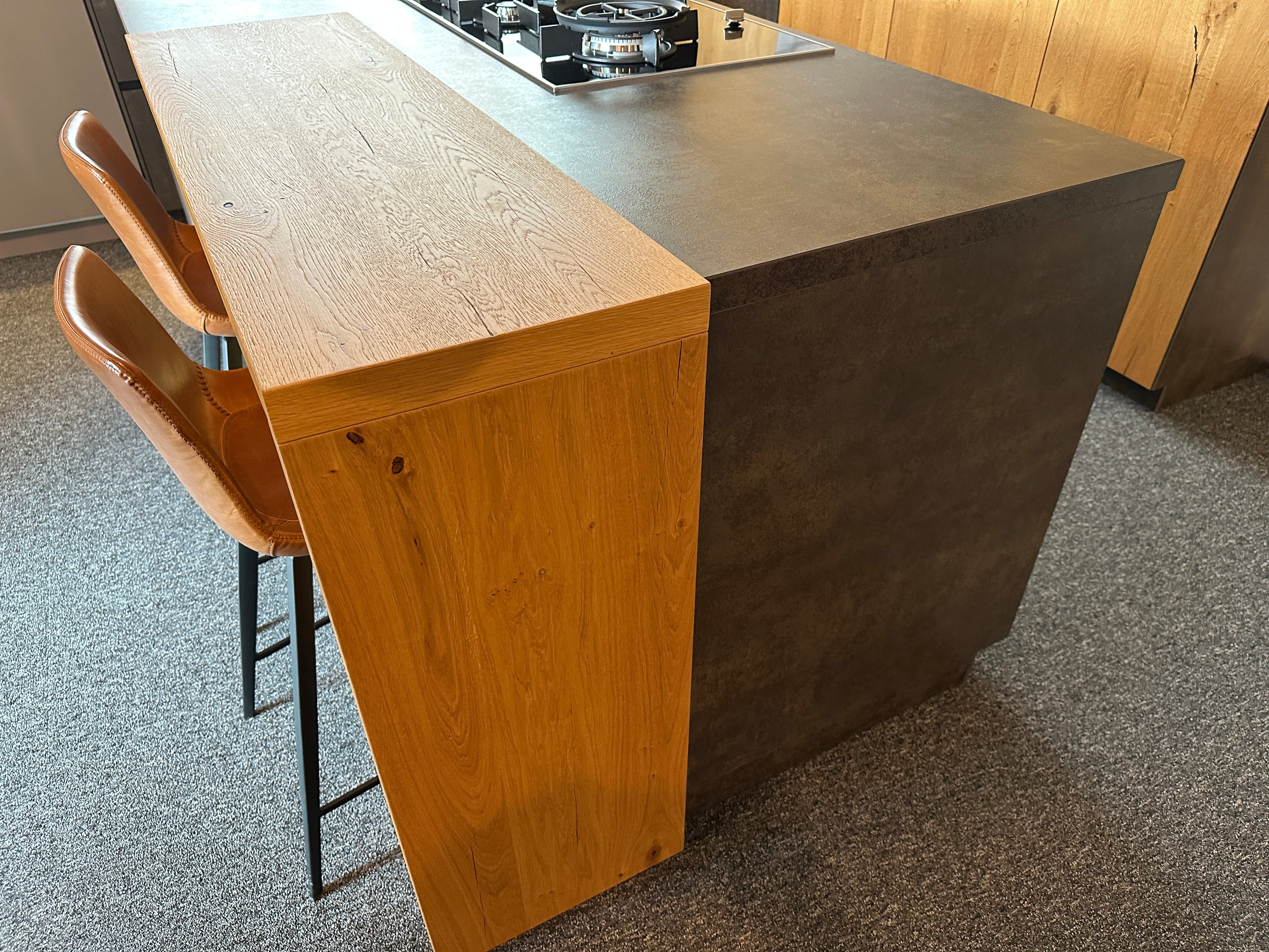 01704 - Beton- en houtlook eilandkeuken