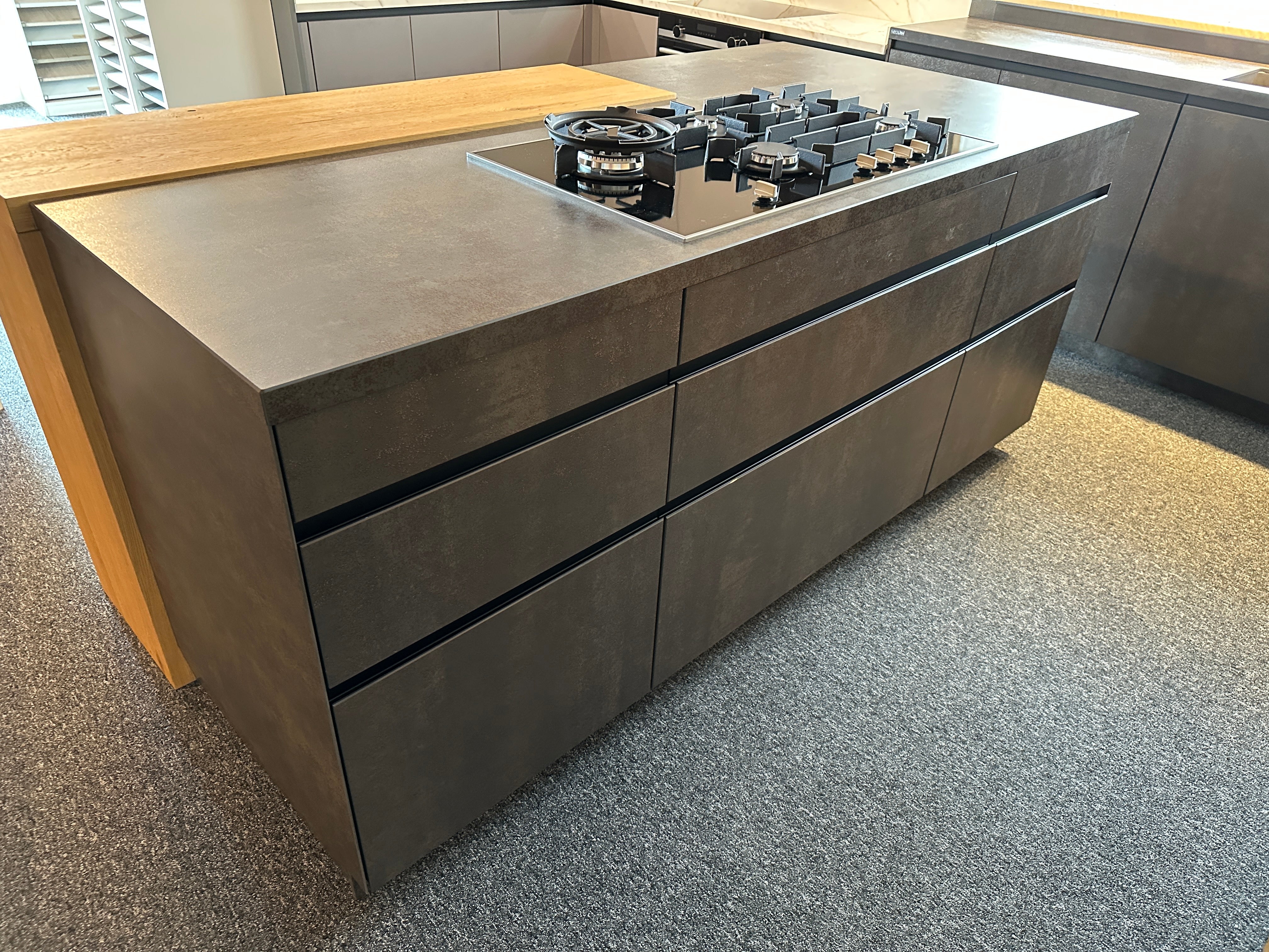 01704 - Beton- en houtlook eilandkeuken