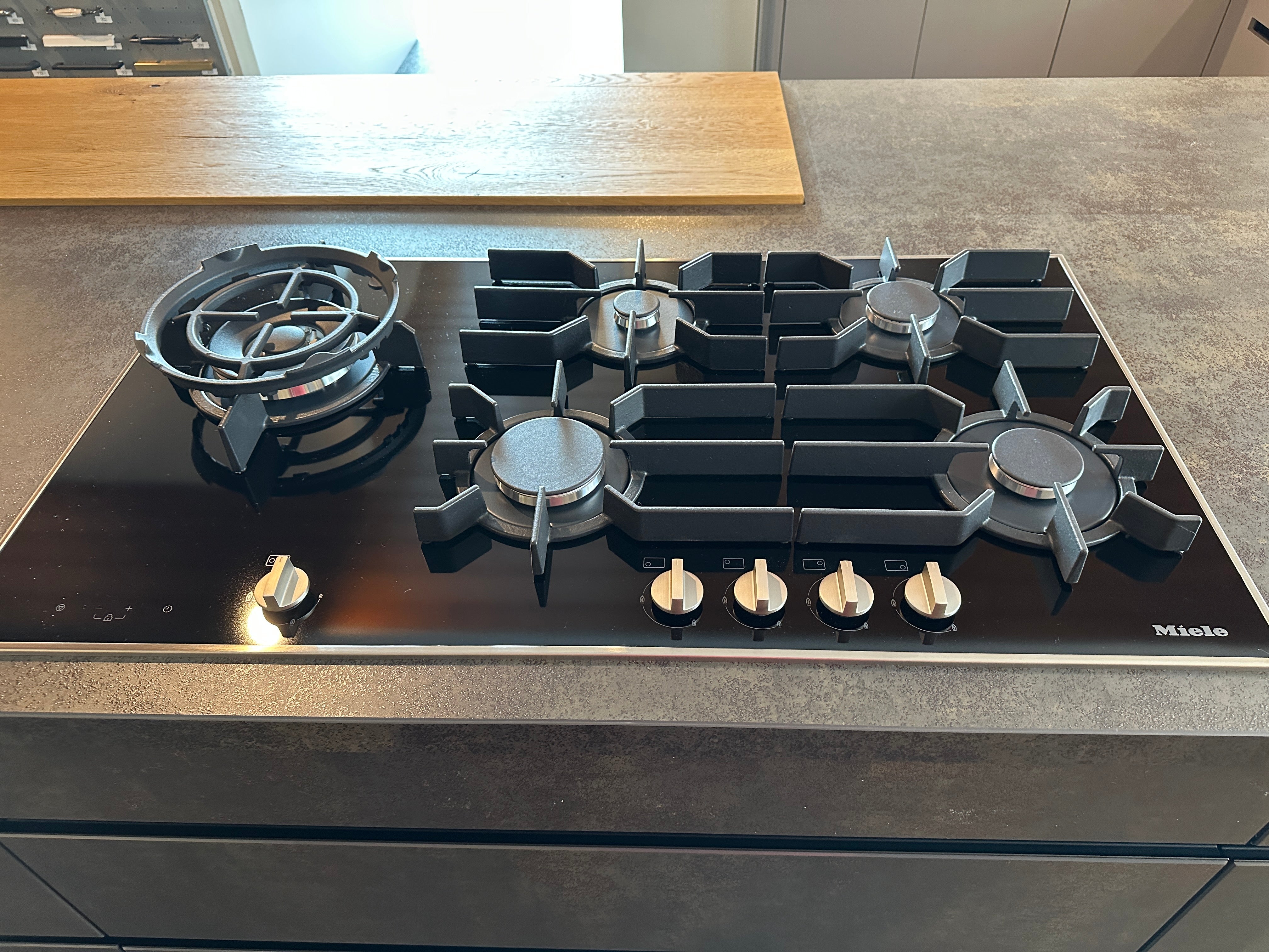 01704 - Beton- en houtlook eilandkeuken