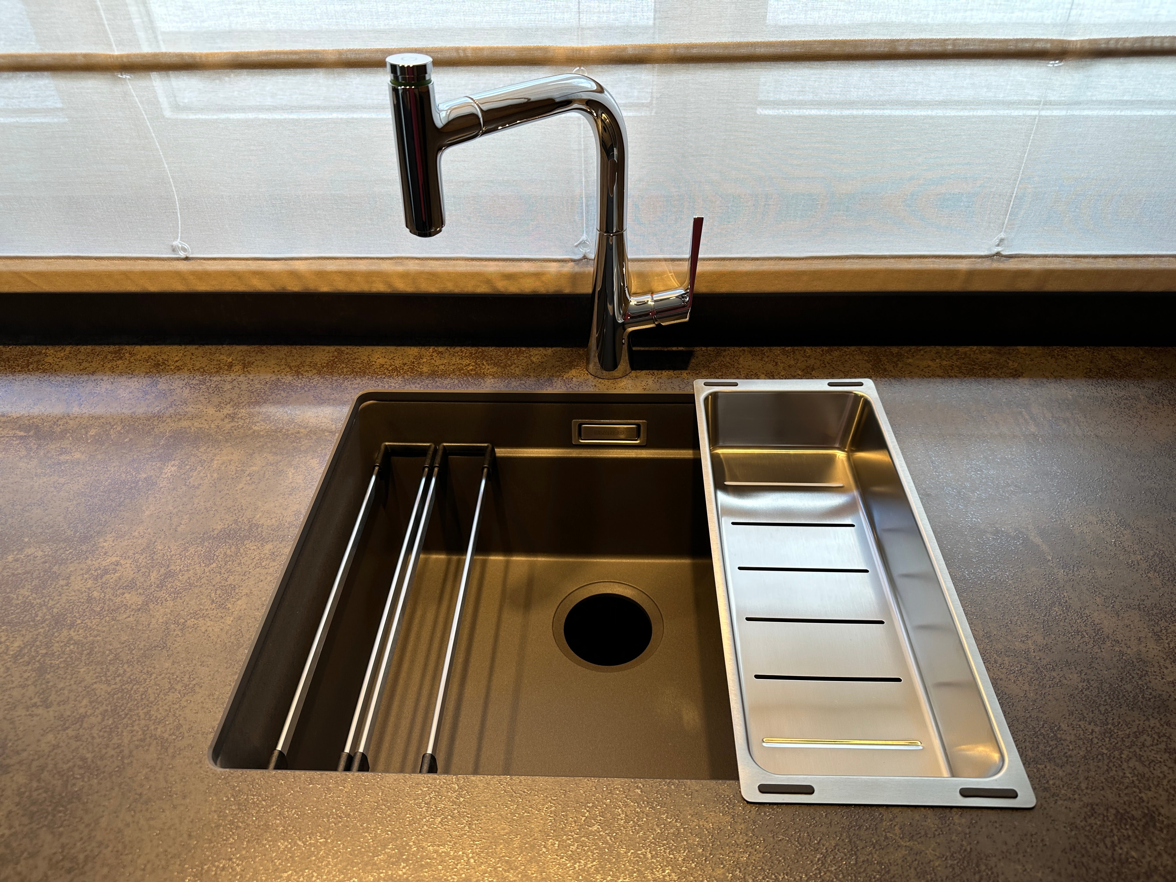 01704 - Beton- en houtlook eilandkeuken
