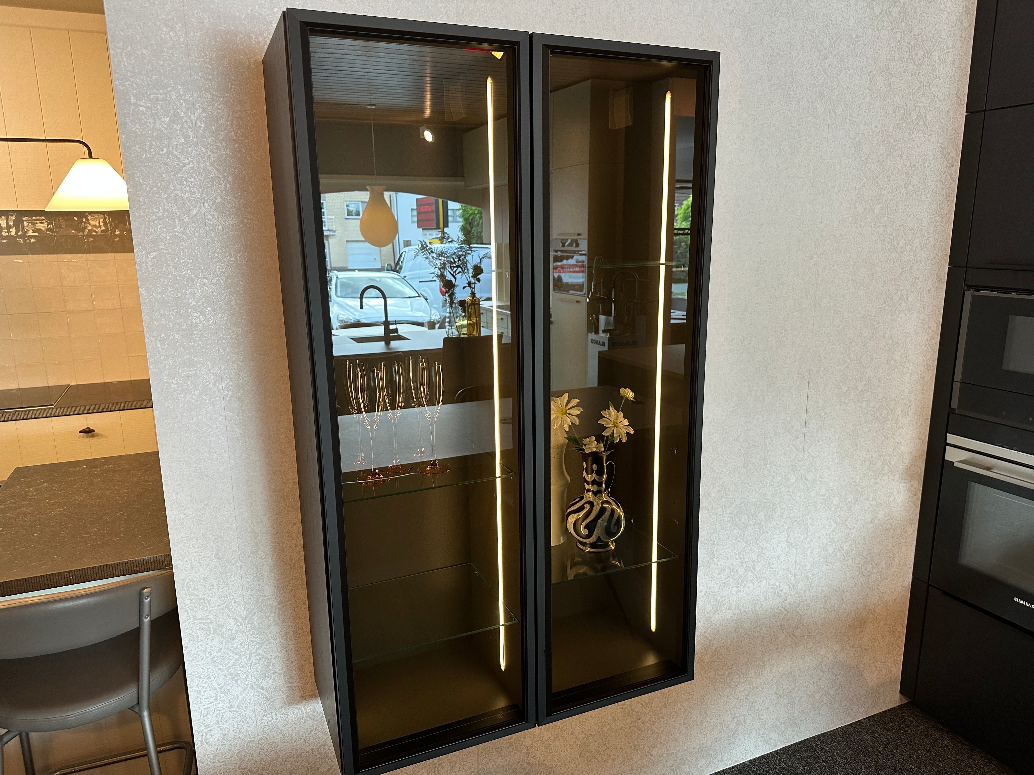 01712 - Moderne eilandkeuken met tafel