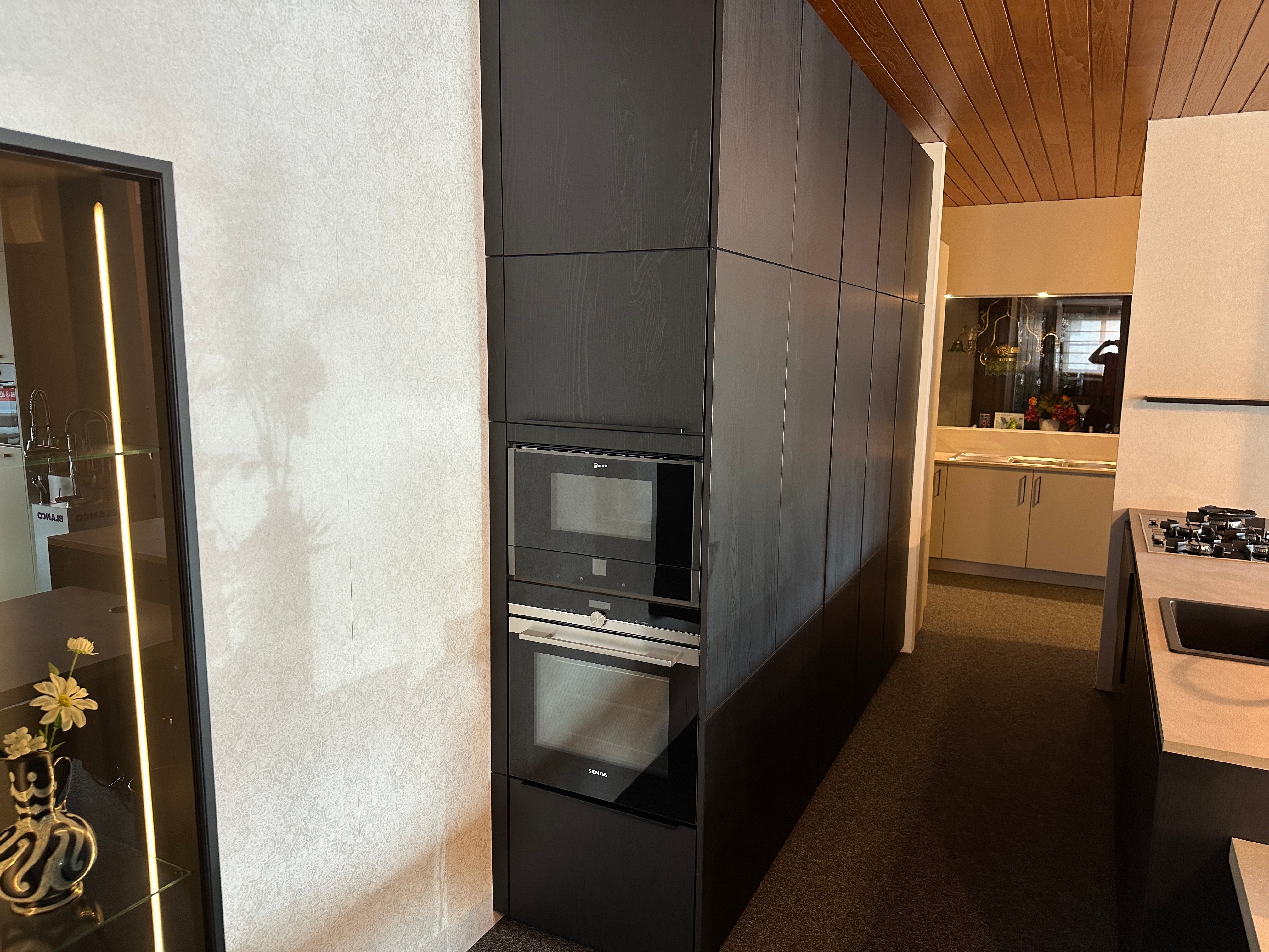 01712 - Moderne eilandkeuken met tafel