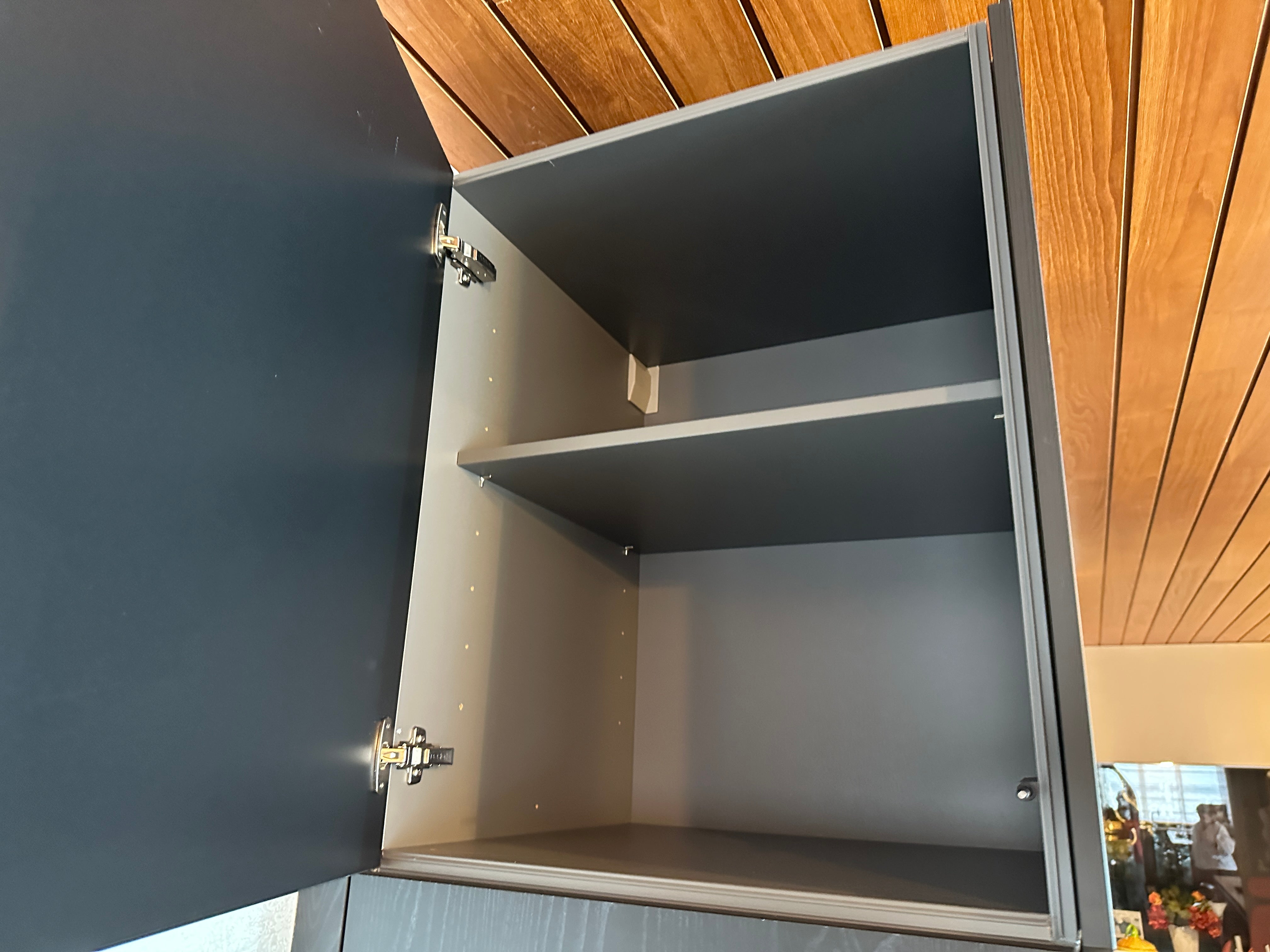 01712 - Moderne eilandkeuken met tafel
