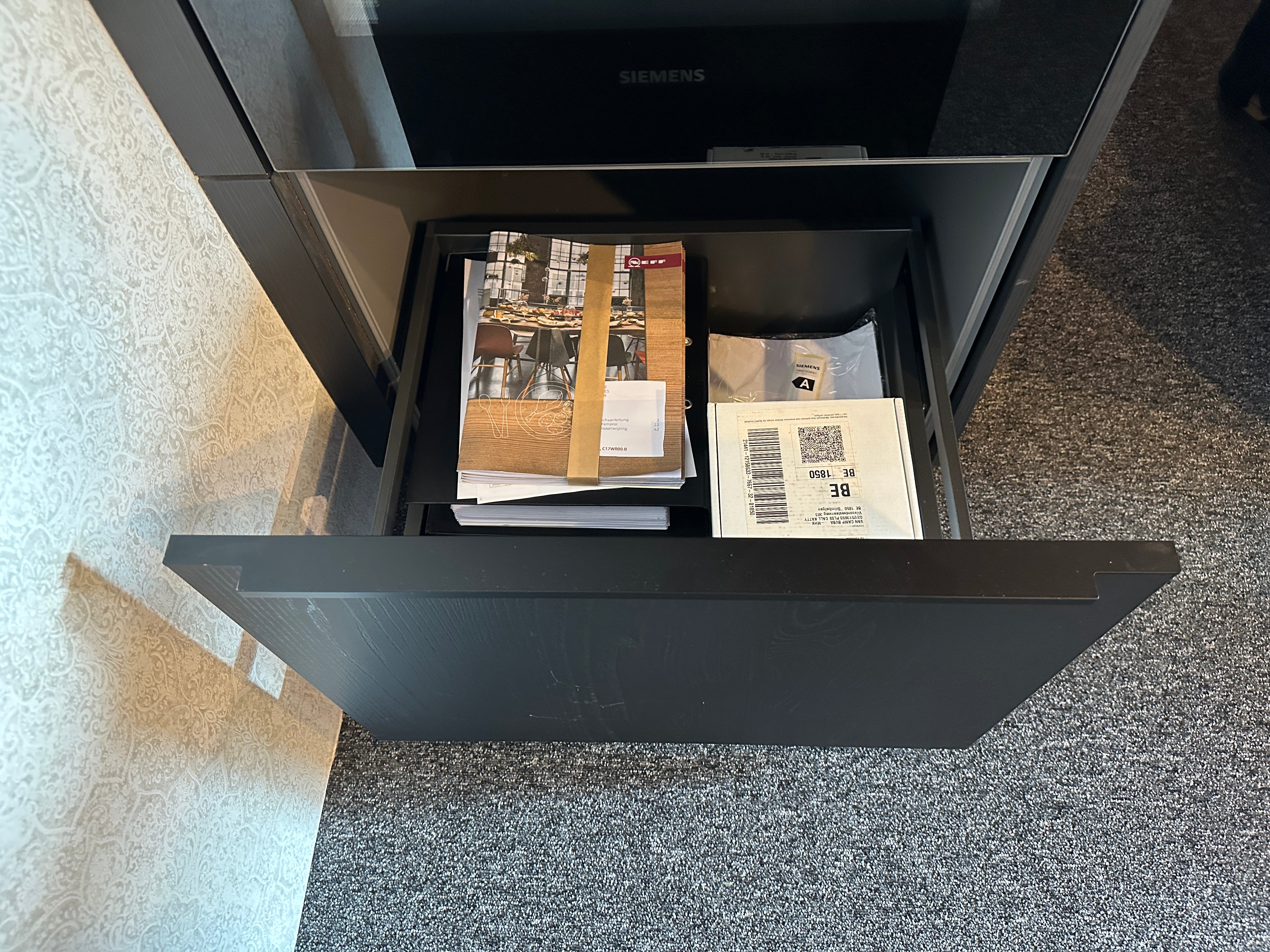 01712 - Moderne eilandkeuken met tafel