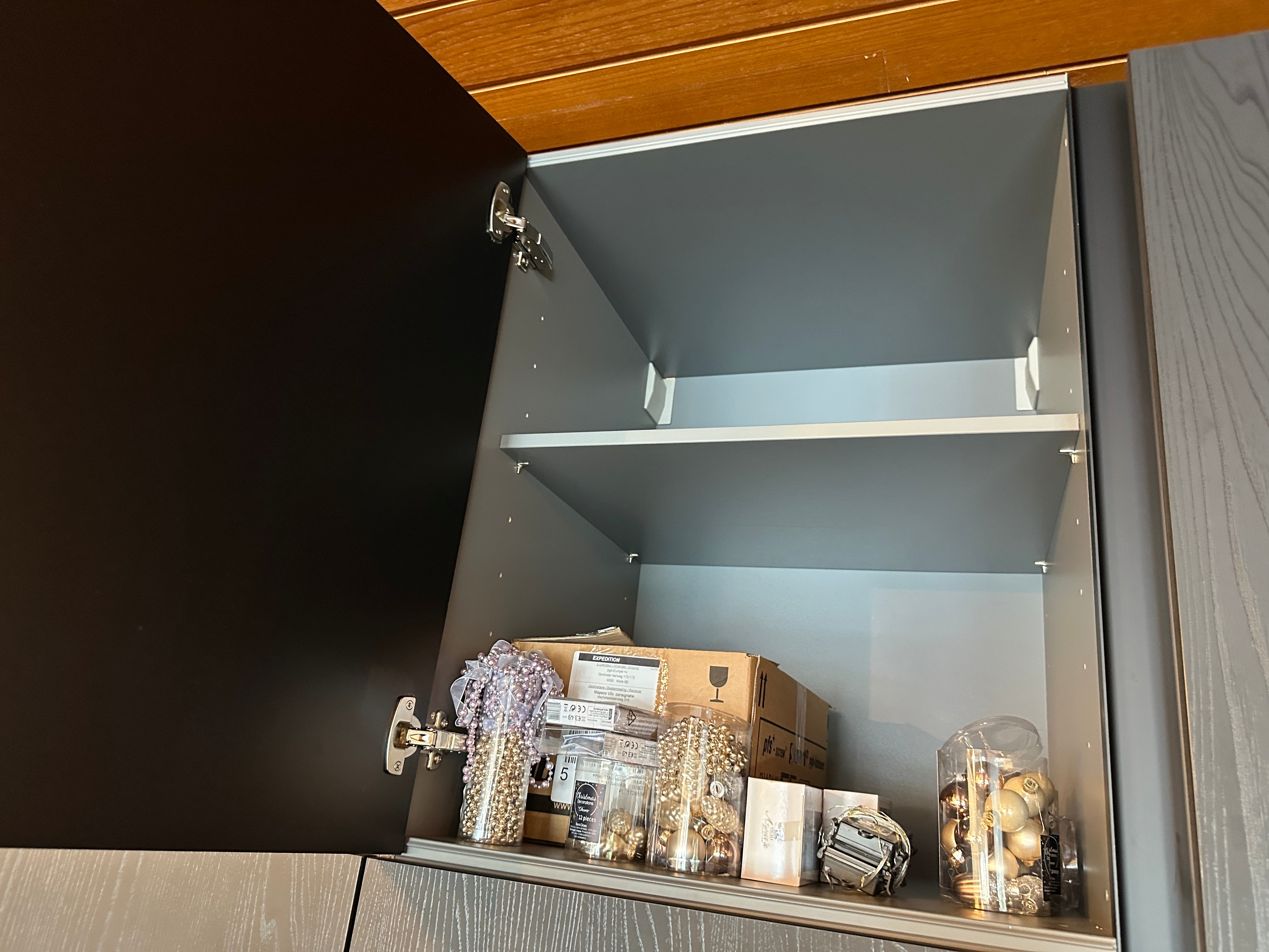 01712 - Moderne eilandkeuken met tafel