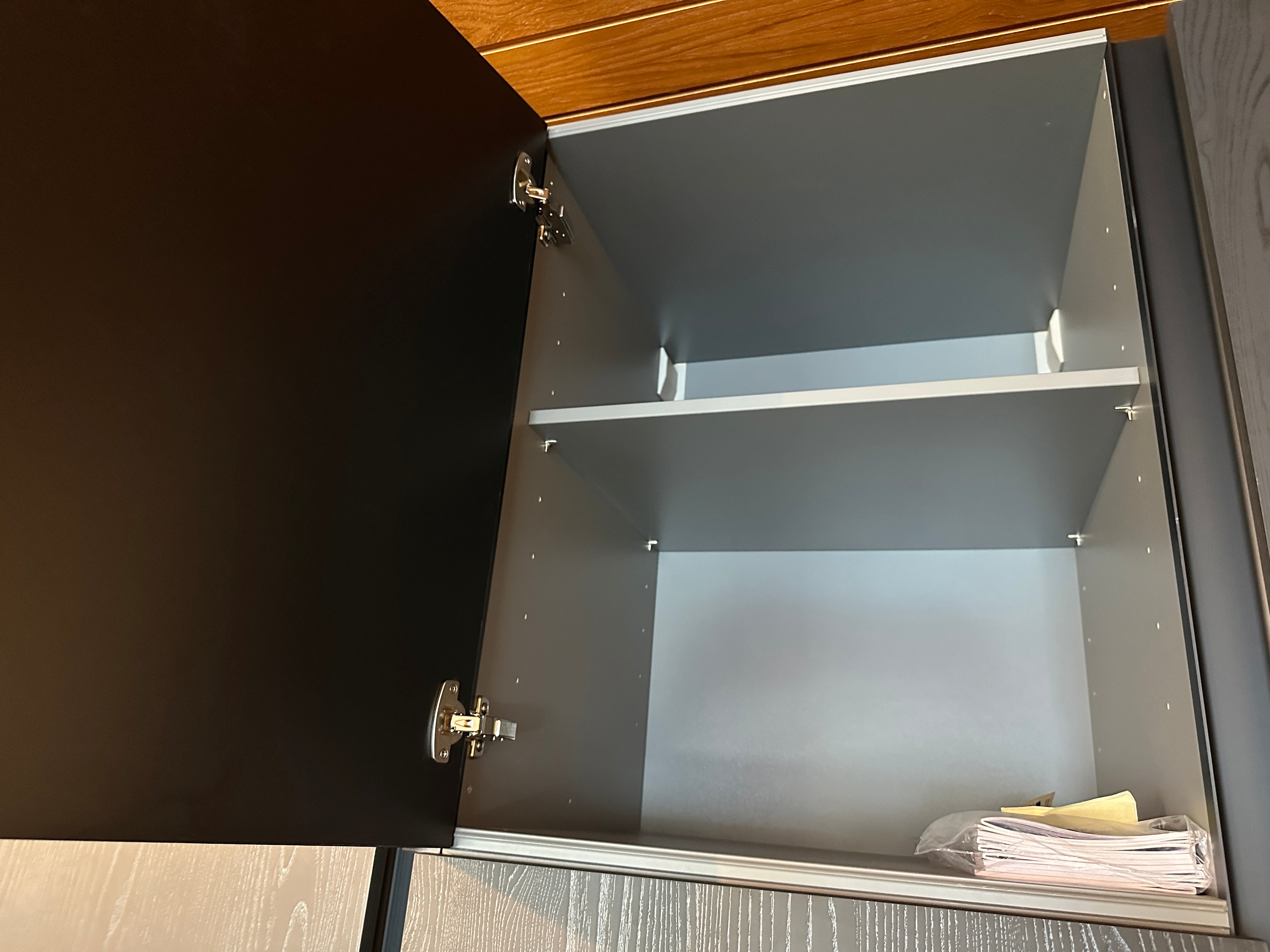 01712 - Moderne eilandkeuken met tafel