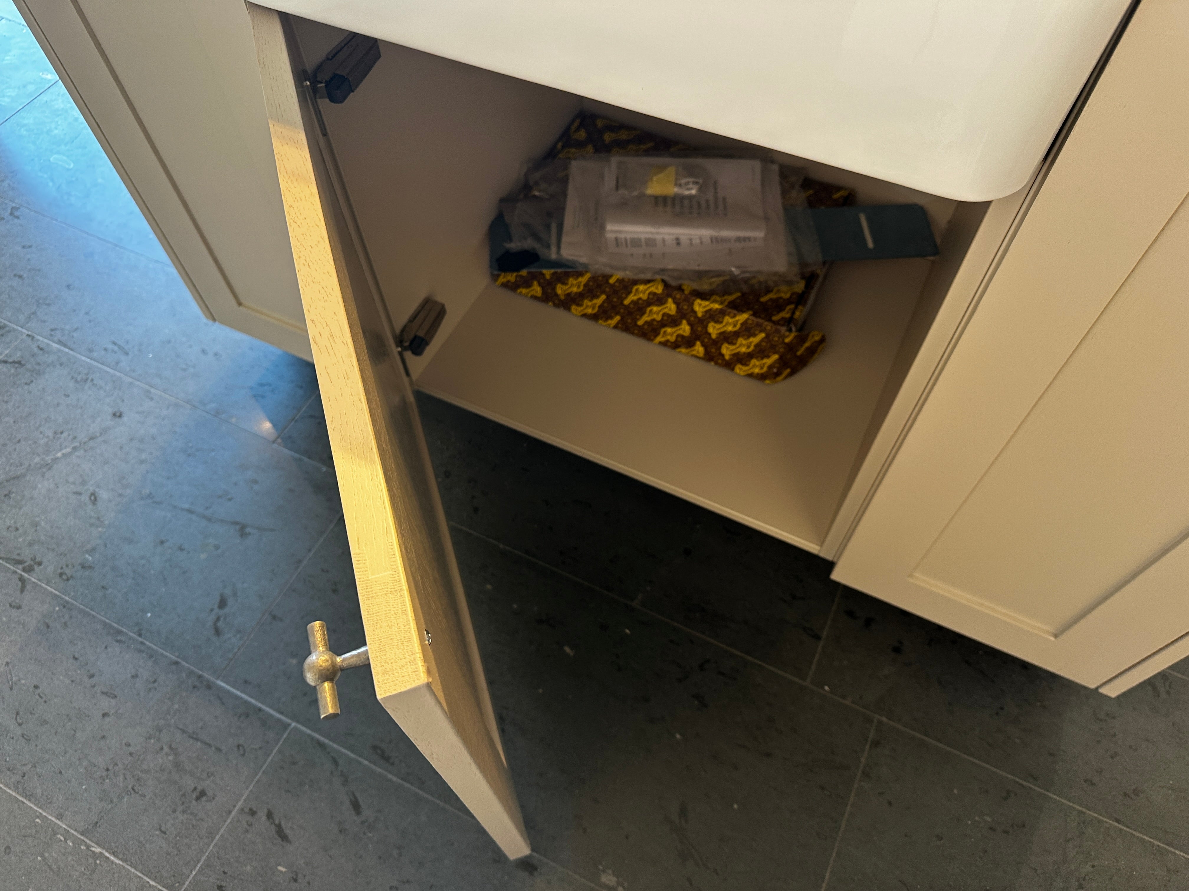 00839 - Landelijk witte eilandkeuken
