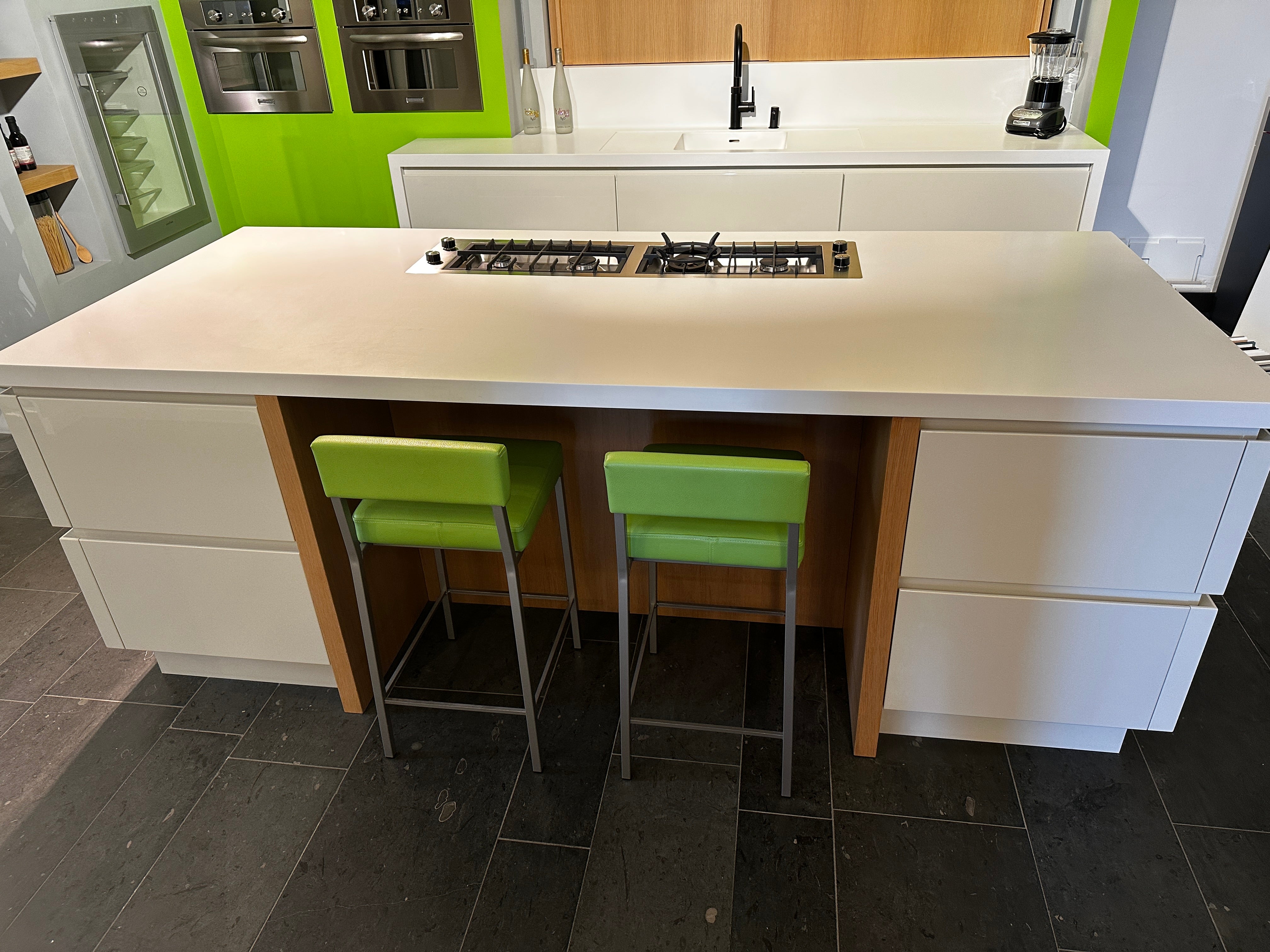 00837 - Hoogglans witte eilandkeuken