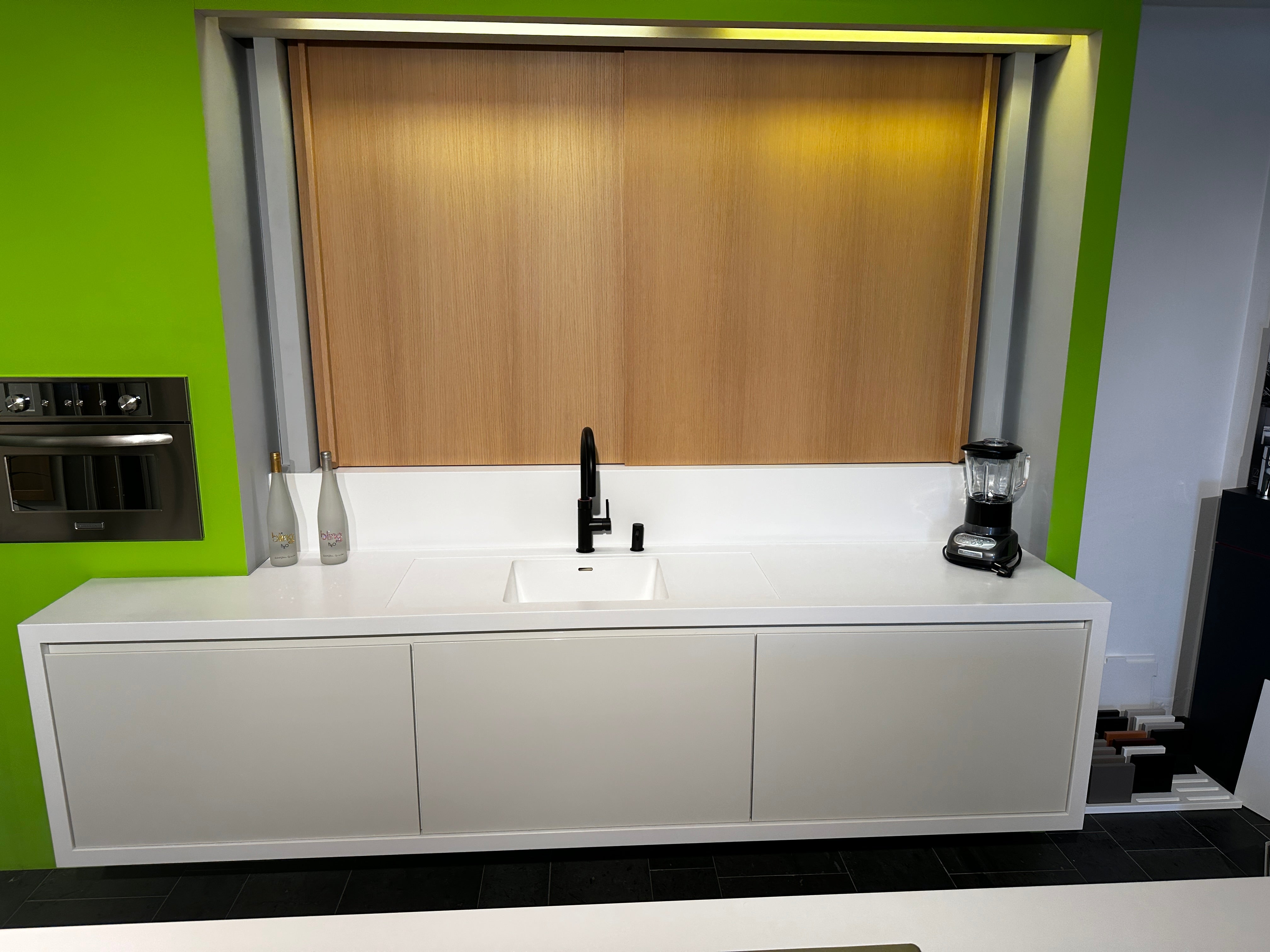 00837 - Hoogglans witte eilandkeuken