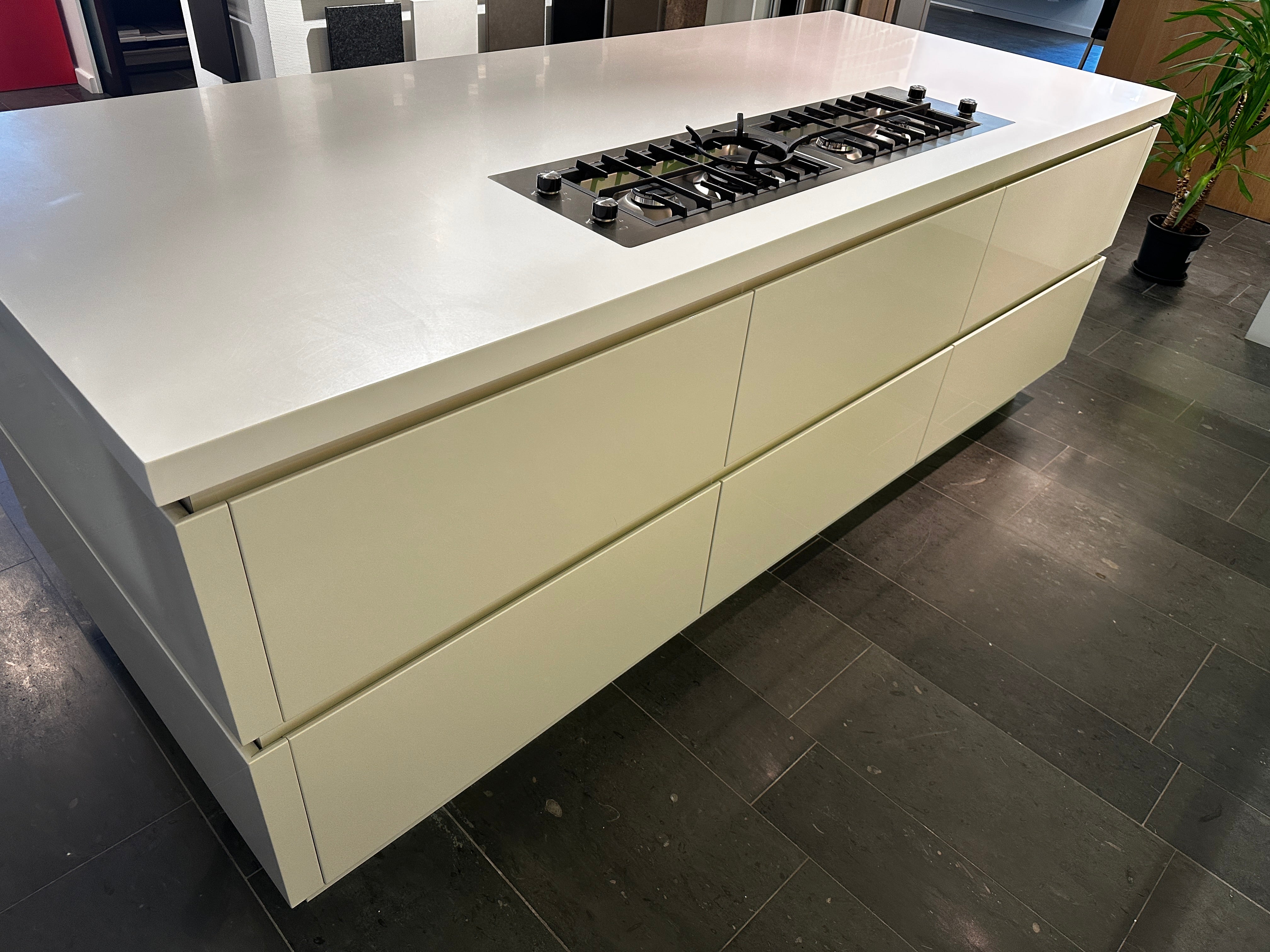 00837 - Hoogglans witte eilandkeuken