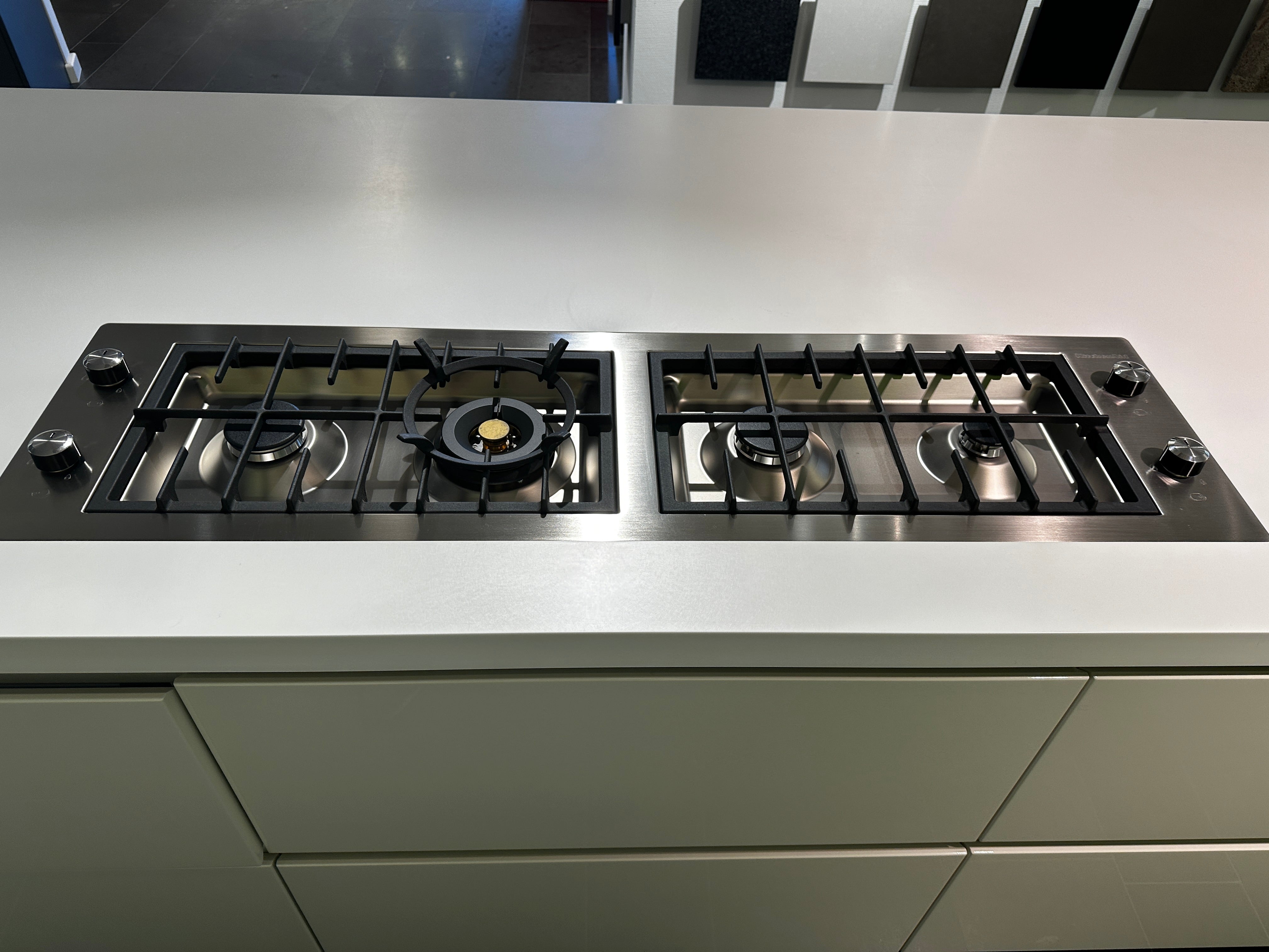 00837 - Hoogglans witte eilandkeuken