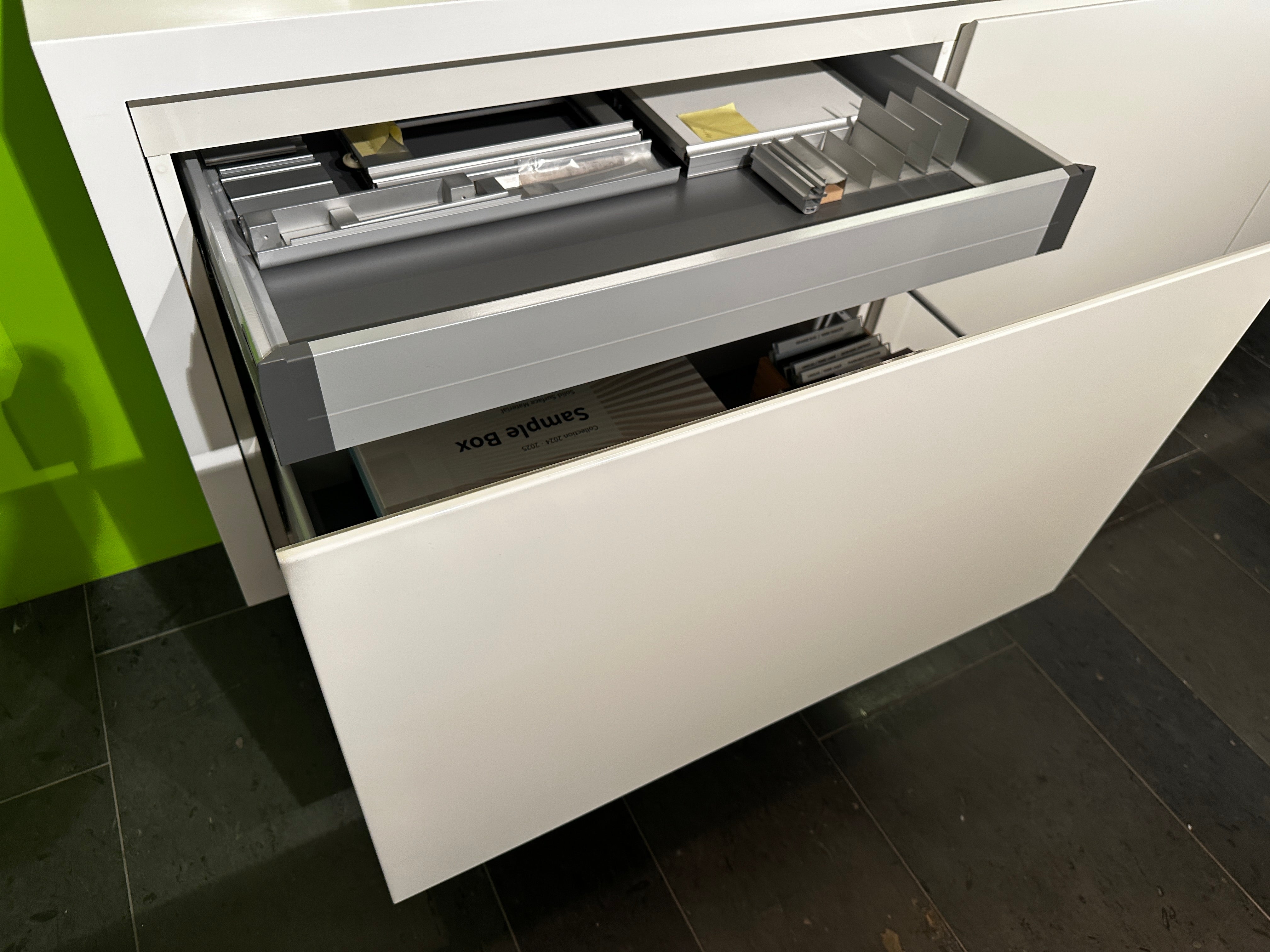 00837 - Hoogglans witte eilandkeuken
