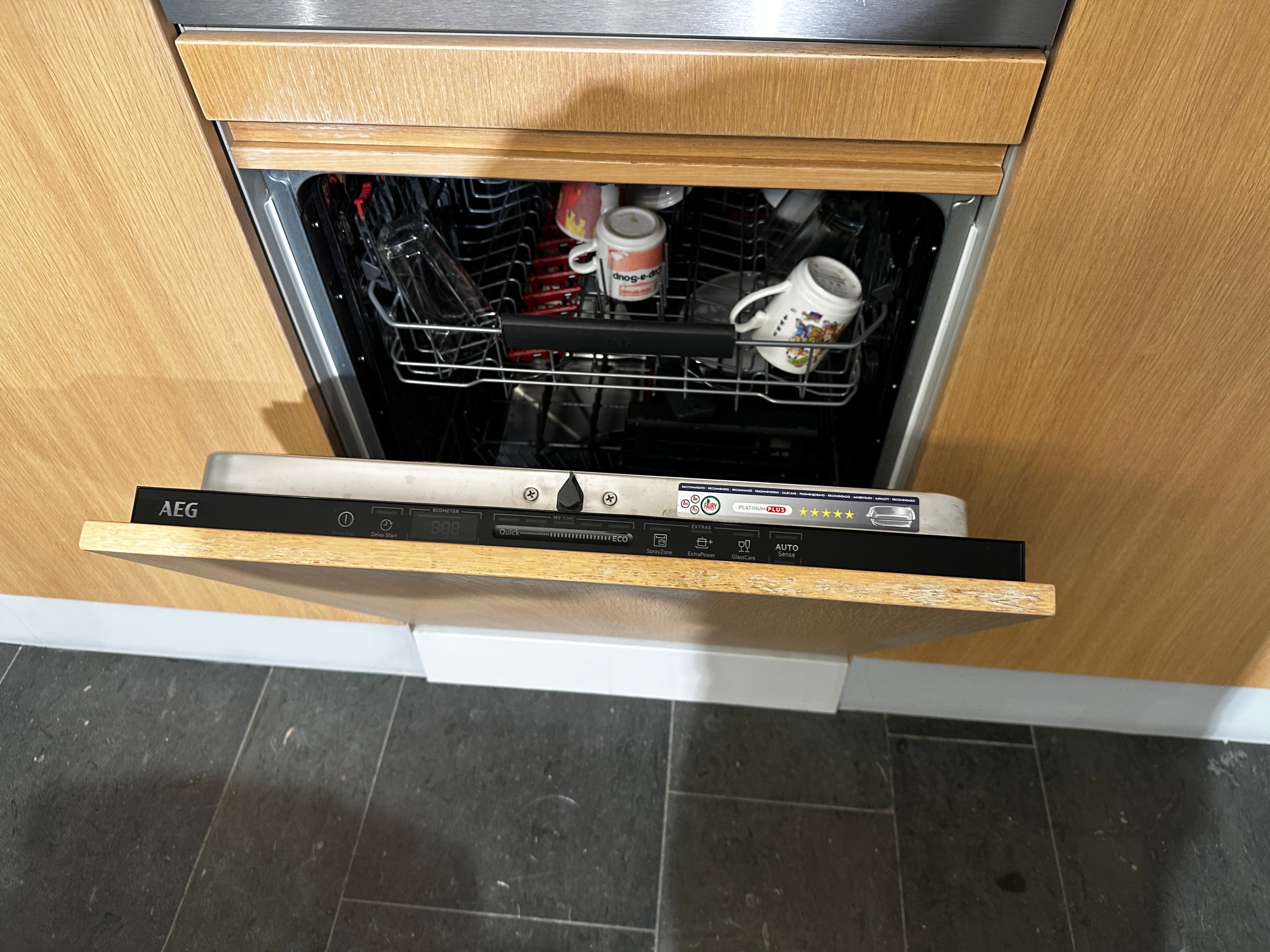 00837 - Hoogglans witte eilandkeuken