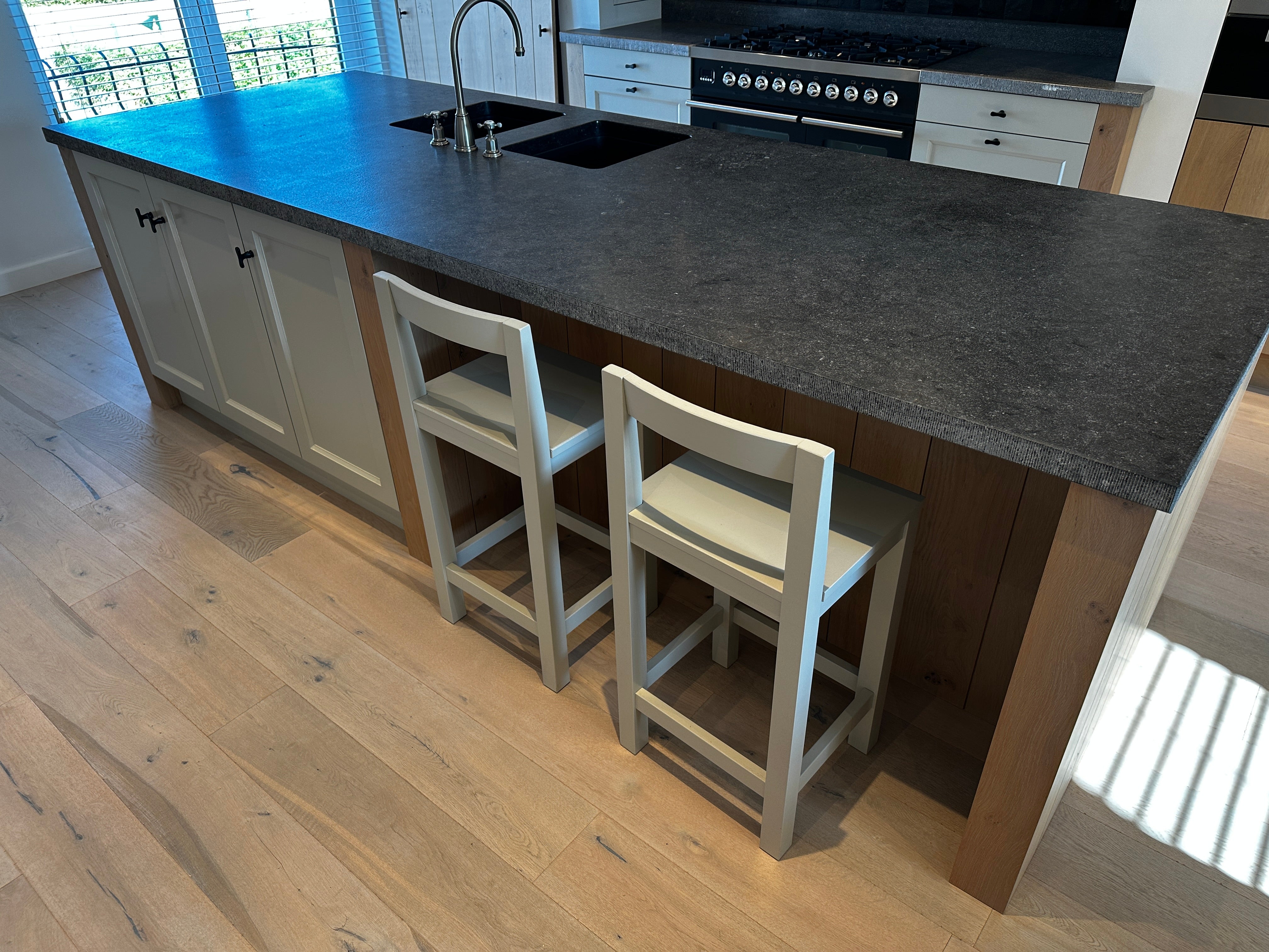 00296 - Landelijk houten eilandkeuken